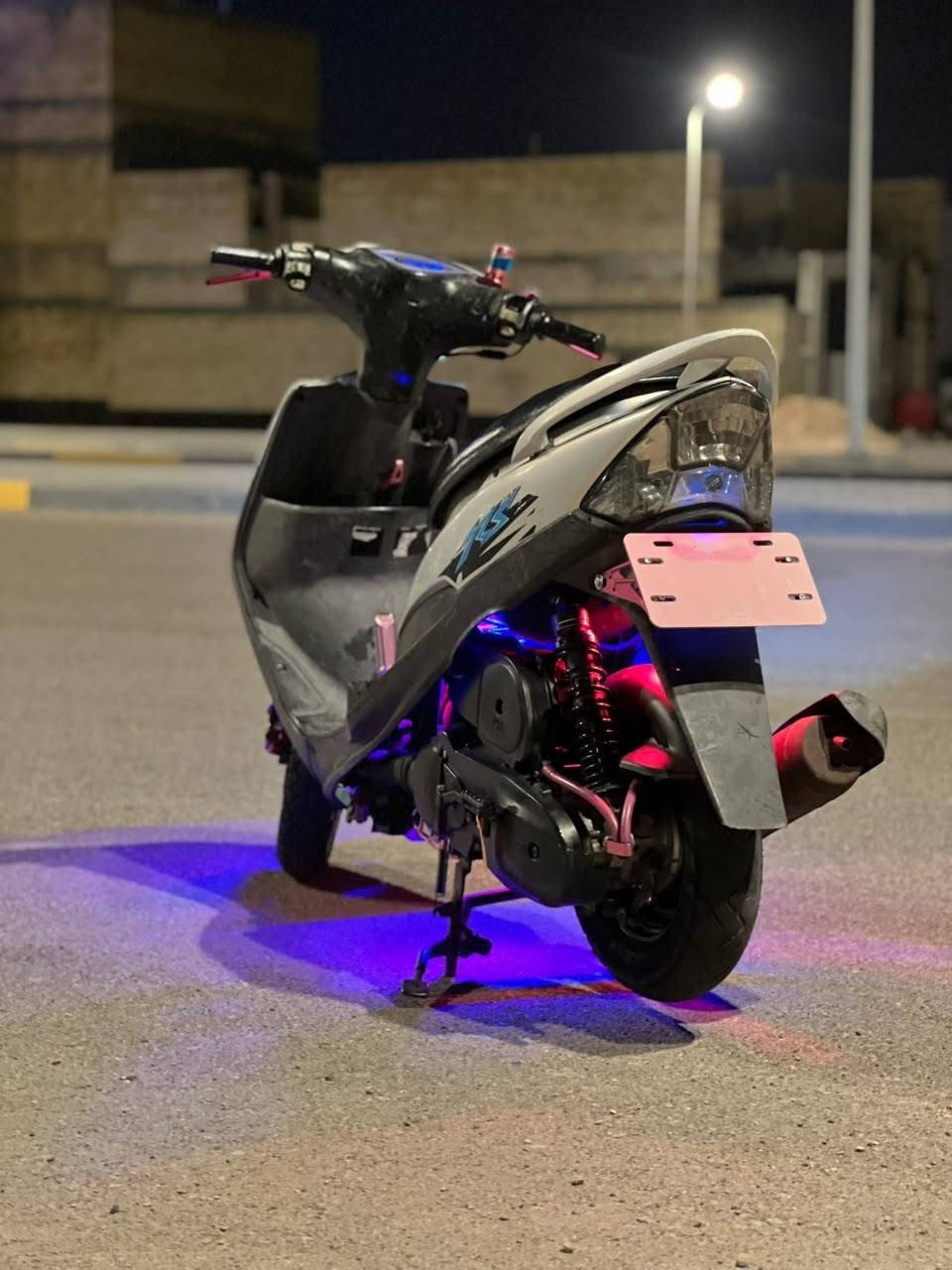 ماكس عدلة للبيع دراجة ناشفة مكينة ما مفتوحة شرط الفحص وكلشي شغال بيهة ماببهة اي نقص بلادية الدراجة ختم واحد السعر ٩٥٠ وبيهة مجال قليل العنوان البصرة ياسين اخريبط رقم الهاتف ***********
