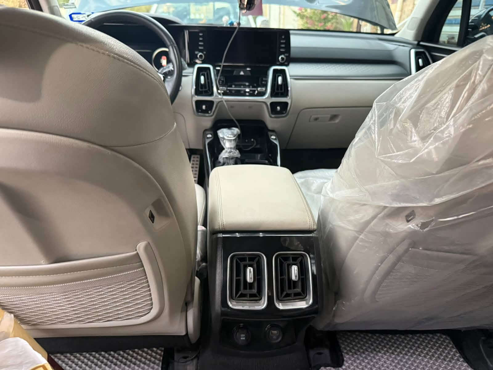 Kia SorentoSX Prestige
موديل 2022
فول موصفات للاخير حادثها جانبي جاملغ الامامي راجع بارد او صبغ الباب الامامي علماً الباب الخلفي صبغ بالعراق اثر شخوط السياره جاهزه من كل النواحي دينار ميحتاجلها تصرف/ عليها تضليل مع الباج يعني مسموح للأستفسار ***********
