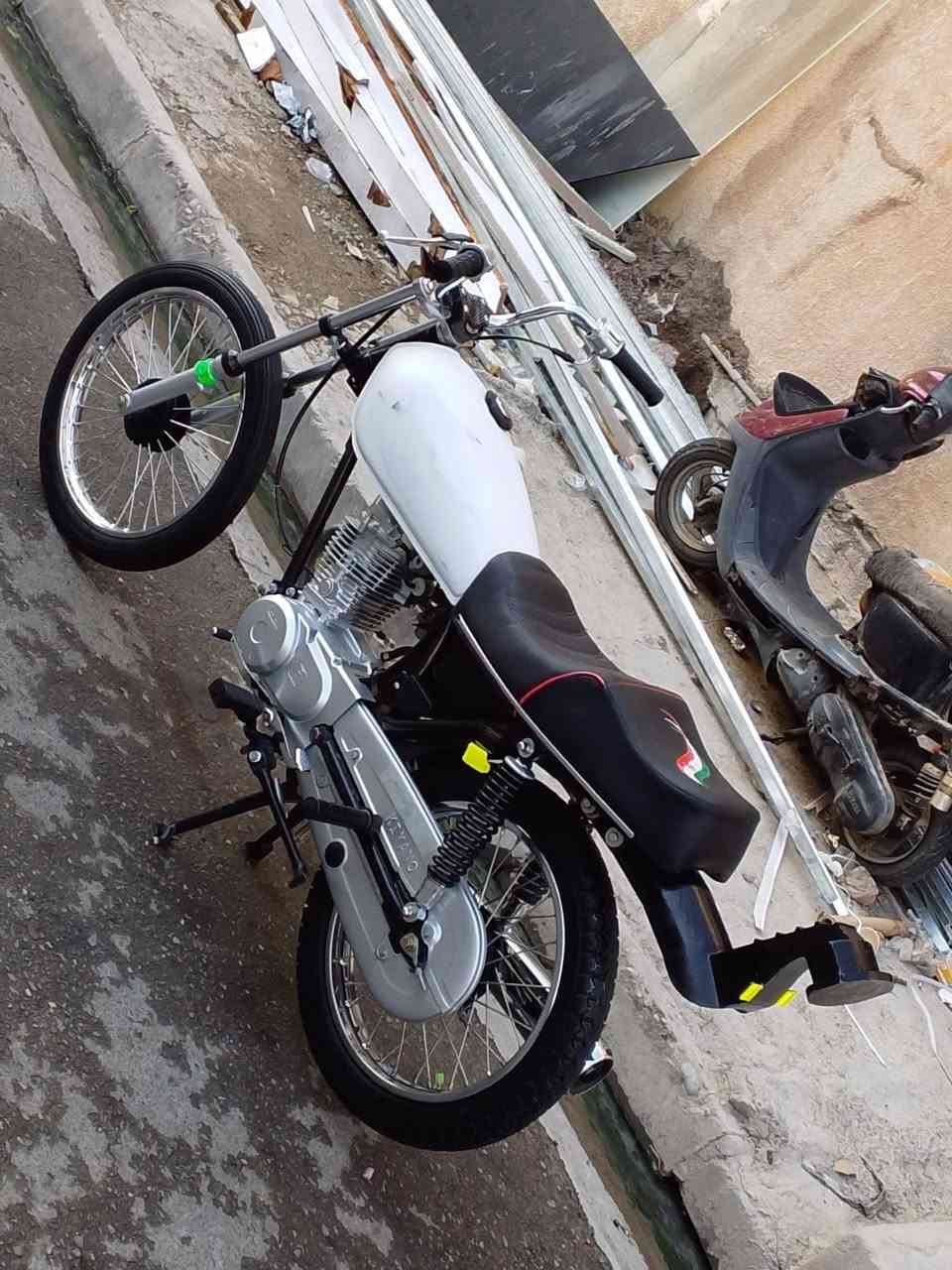 السلام عليكم  مطوره للبيع نامه موديل 26 كلها اوراق مال الفيس بيها مطوره جديد كل شيء كل شي ما مفتوح بيه ماكينه خرسه شرط اغراض كلها نامه  اوراق اسكنراه6بيه السعر650بيه مجال اتوصل عل هذاه  الرقم***********
