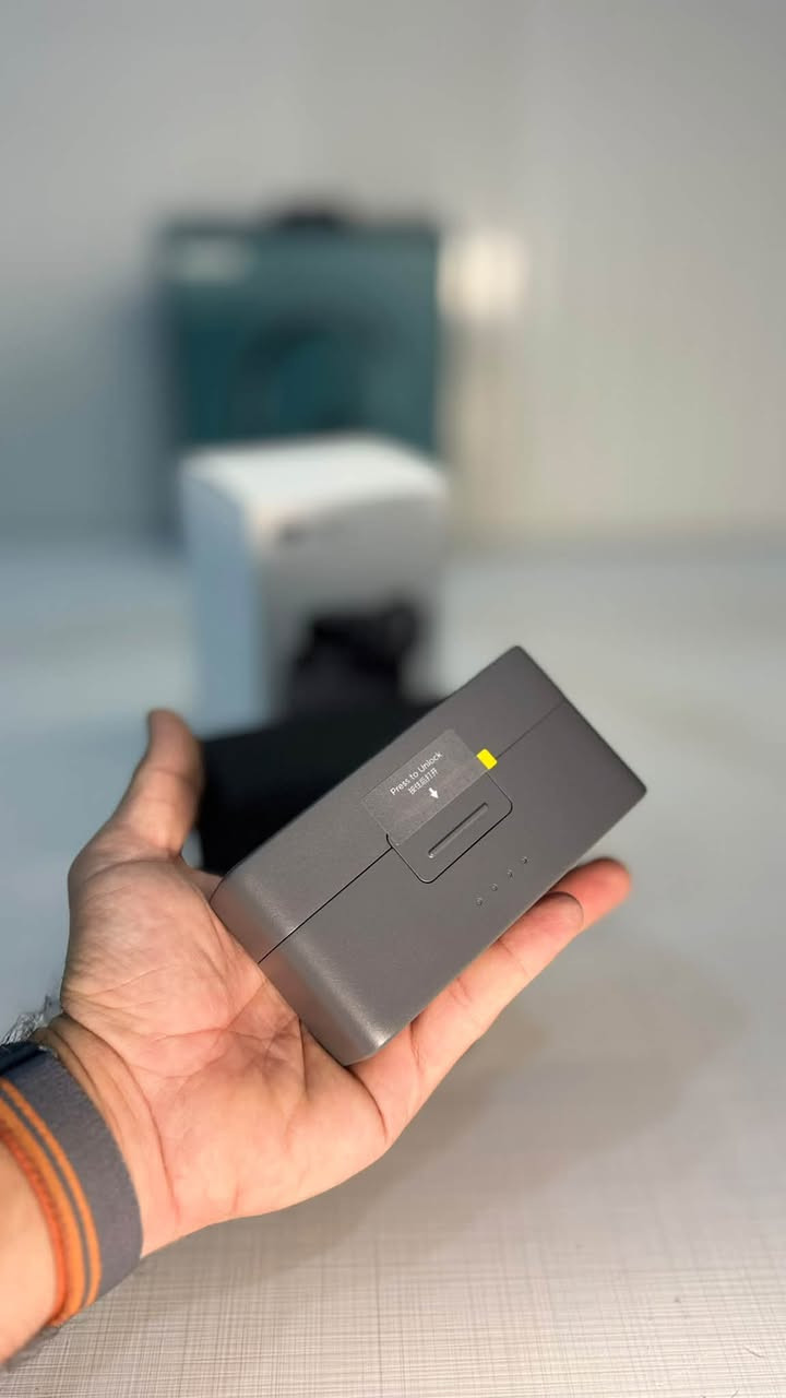 DJI Mic 2 نك مايك
(النسخة الكاملة قطعتين مايك مع علبة الشحن).
• سعره موجود بالمحلات بــ 375 الف الى 400 الف
• متوفر بسعر 315 الف  فقط 
• الحالة: جديد زيرو بالكبس غير مستخدم.
توصيل لكل المحافظات  
تواصل على الواتساب فقط
‭***********‬
