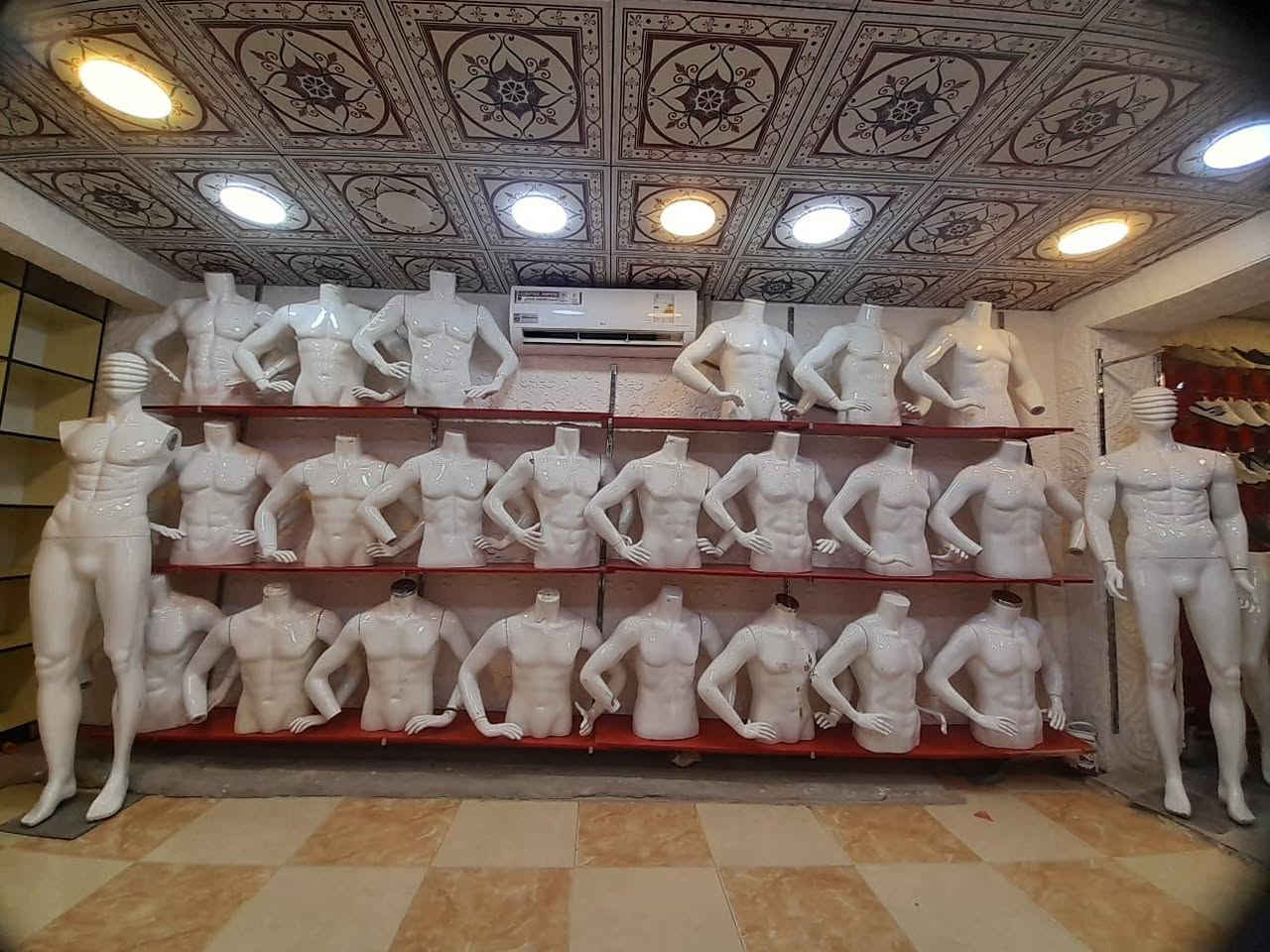 السلام عليكم ملكانات نضيفه صدر ورجل للبيع استفسار ***********
