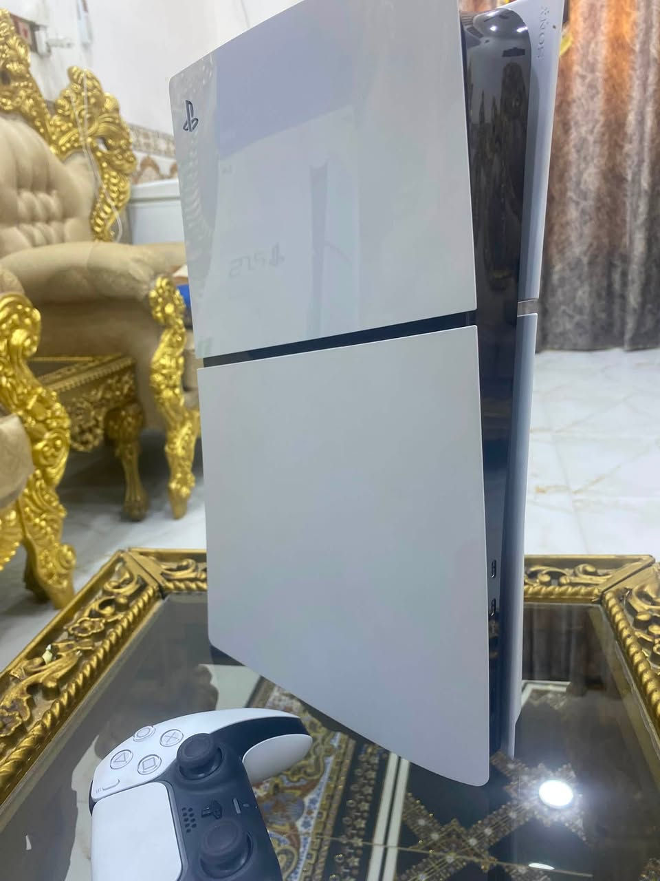 السلام عليكم
بلي 5 سلم 1T 

جهاز نضيف ومكفول شخط مابي ملحقاته وكارتون كامل 

سعره 720 وبي مجال بسيط مكاني كوت وموجود توصيل 

للاستفسار خاص او *********** وبالخدمه
