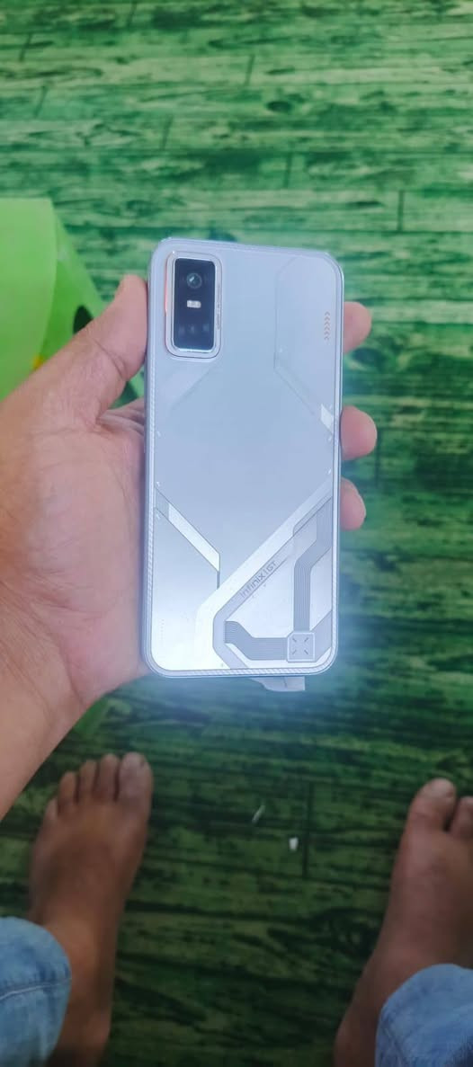GT30 برو • ذاكرة ٢٥٦ • رام ٢٤