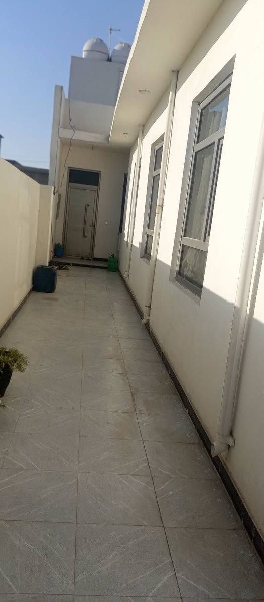 دار للبيع مساحة 250متر 
واجهة 7.5
نزال 33
ارض طابو سند 25
يحتوي استقبال خارجي طول 12
مع صحيات خارجية 
ممر يدخل على البيت 
داخل غرفتين نوم وحده 5في 4
ثانيه 3 وربع في 5
صاله كبيرة بيها حمام ومنور دراج 
ومطبخ حاره وبارد  واستقبال داخلي 
الاستفسار الاتصال على الرقم التالي 
***********
الموقع  العثمانية الاولى 
شارع  جامع ابراهيم الخليل
