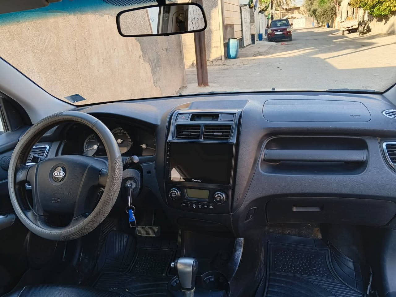 كيا سبورتج 2010 فول فتحه تحكم تبريد لمس شاشه فول بالنسبه لمديلها جلد سياره جاهزه من كلشي بيه جامرلوخ مبدل بلاد رقم بغداد السياره قفلها قفلها بدون عمله 105 عنوانها ديالئ جديده الشط رقم ***********
