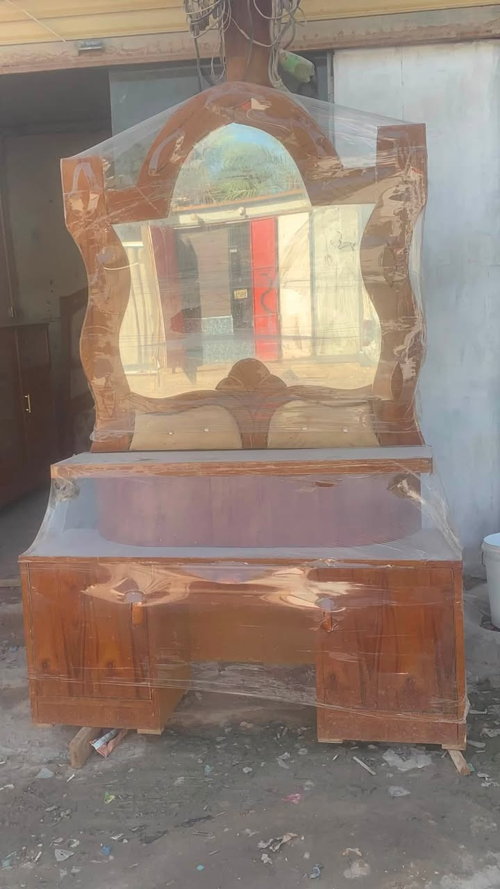 🛏️ غرفة نوم للبيع
غرفة نوم مستعملة استعمال بسيط، نظيفة جداً وحالتها ممتازة، مثل ما واضح قدامكم بالصور 🤍✨

📍 العنوان: الحلة – أبو خستاوي – شارع سيد علي

📞 للاستفسار والتواصل:
***********
***********

🔹 اللي مهتم أو يريد تفاصيل أكثر يتواصل ويانا.
