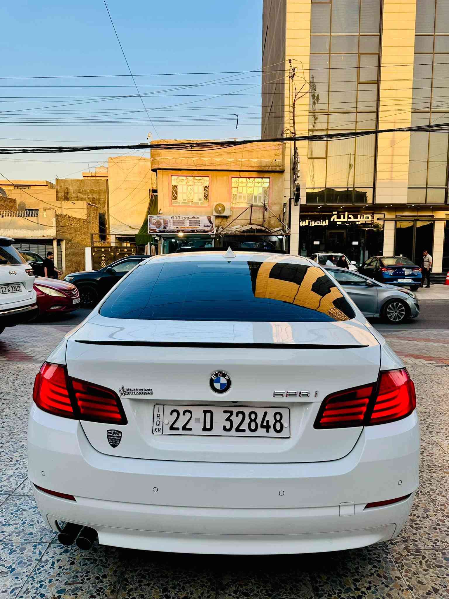 سلام عليكم للبيع 528. F10 2012خليجي عروش فول مواصفات مكفولة كفالة عامه عده شكم رصعه موضحة بالبنيد سيارة مابيها نقص برغي واحد صفر مسج ماشية 166 الف 
سيارة صدر خير من الله تخم تاير البارحة شديتة جديدة 
مواصفات
فتحة 
4 كامرات محيطية
حساسات امامي خلفي
خمس بردات
اوتو هولد 
اوتو ستار
كشنات جلد 
كشنات كهرباء
تبريد قطعتين
شاشة مع بلوتوث  اوكس 
مري شفط
جام 4 اوتو 
لايتات زنون ديناميكي متحرك
سستم صوت
ماوس تحكمات
اربع انظمة قيادة 
ايكو. نورمل. سبورت. سبورت برو 👿
سيارة جديدة جدا ومن انظف السيارات بموديلها سيارة مال جناي
سياره عارضها ب 165 وبيها مجال بسيط مكاني بغداد المنصور 
***********
