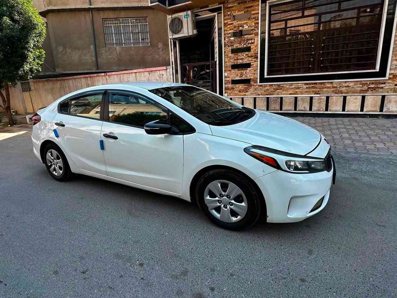 السلام عليكم 

كيا فورتي للبيع 2018
محرك 2000 دوج
كير AT
الكير والمحرك مكفول
ماشية 86 ألف ميل

هزة جديدة ✅
سنوية جديدة ✅
شرط التحويل

صبغ جاملغات خلفية، أثر طخات بسيطة.
السعر: 118$ 💵 وبيها مجال بسيط.

📍 بغداد / الأعظمية

***********
