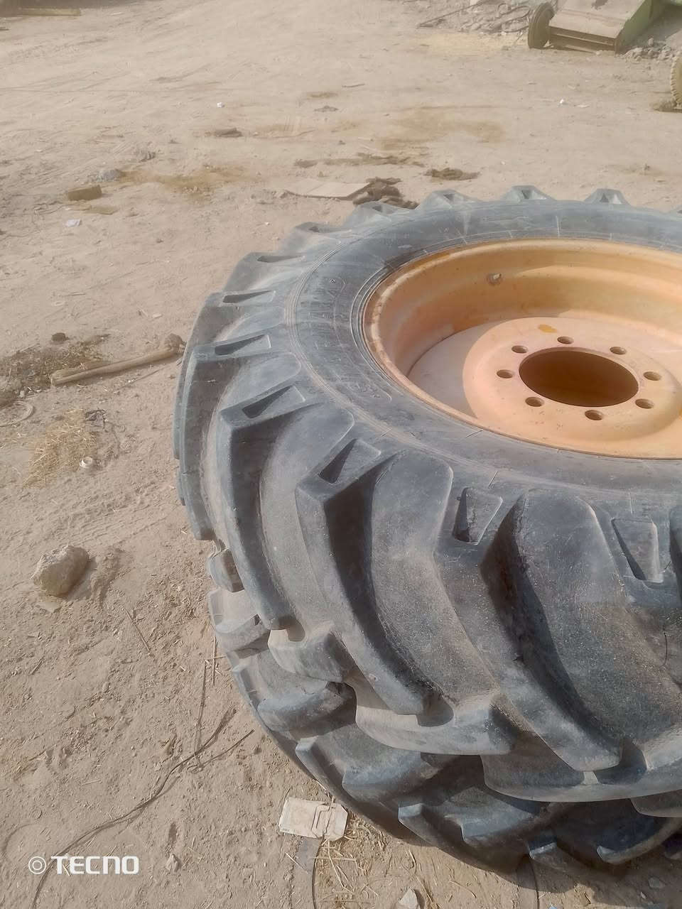 تايرات • ٣٠ • ١٨