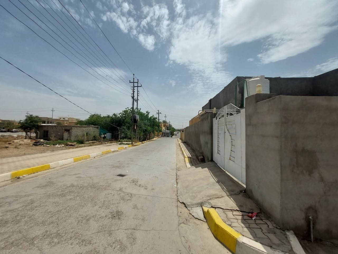 سلام عليكم  ((اعادة نشر و تنزيل السعر ))
بيت ب حي رمضان ركن على الشارع  دور حكومي
جانب مدرسة زاكروس و مقابل جامع حجية كافية (( ٢٨٠ متر ))
 
_بي غرفتين و هول ومطبخ و صحيات داخلي و خارجي 
سعرها 48 مليون و بي مجال 
رقم ***********
