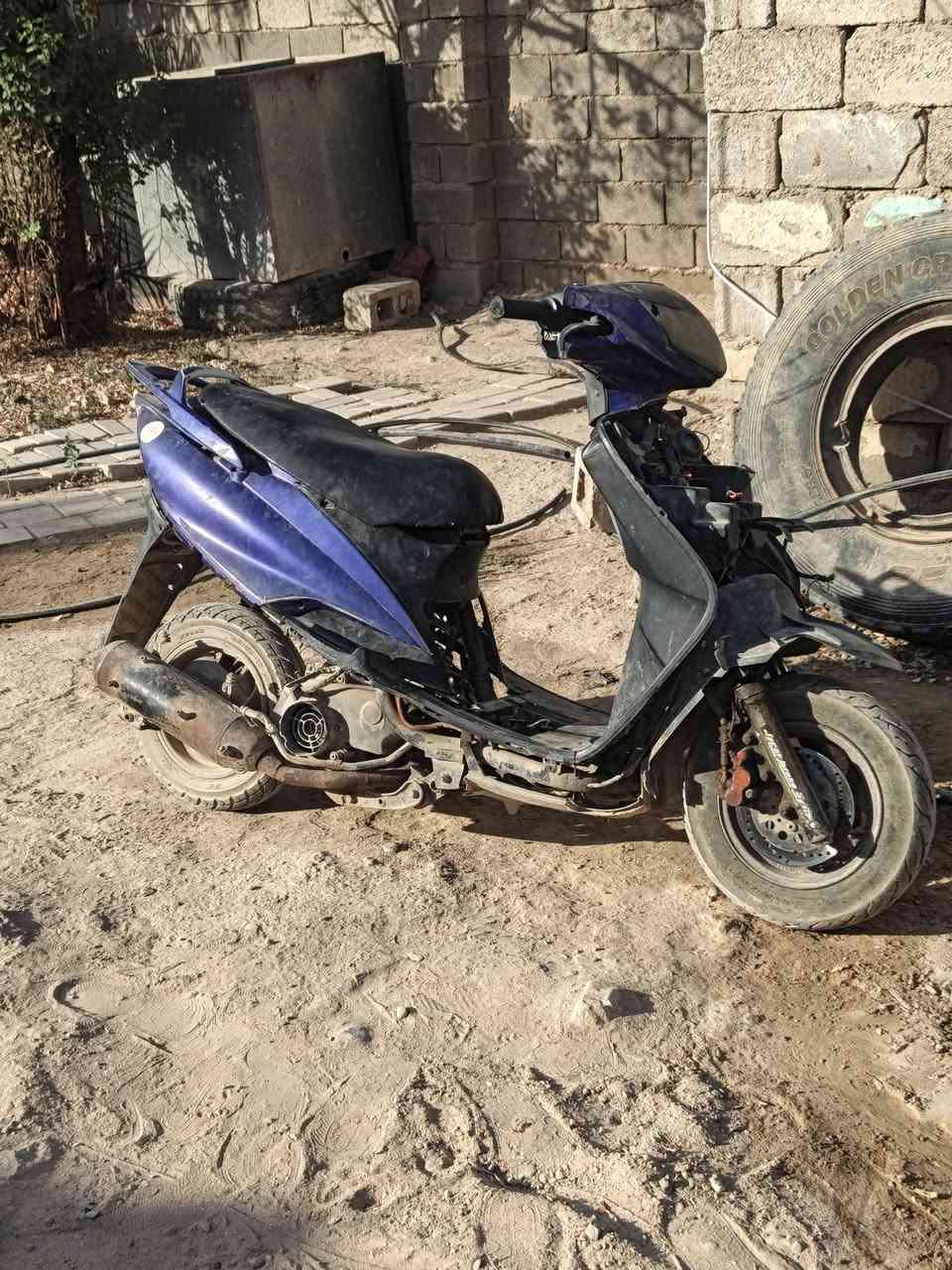 دراجه ثعلب 140 محركها مجفت جديد عنواني بغداد حي ور سبع قصور السعر 100 نقسها بس تنضيف كابريتر وباتري كهربايات شغاله ***********
