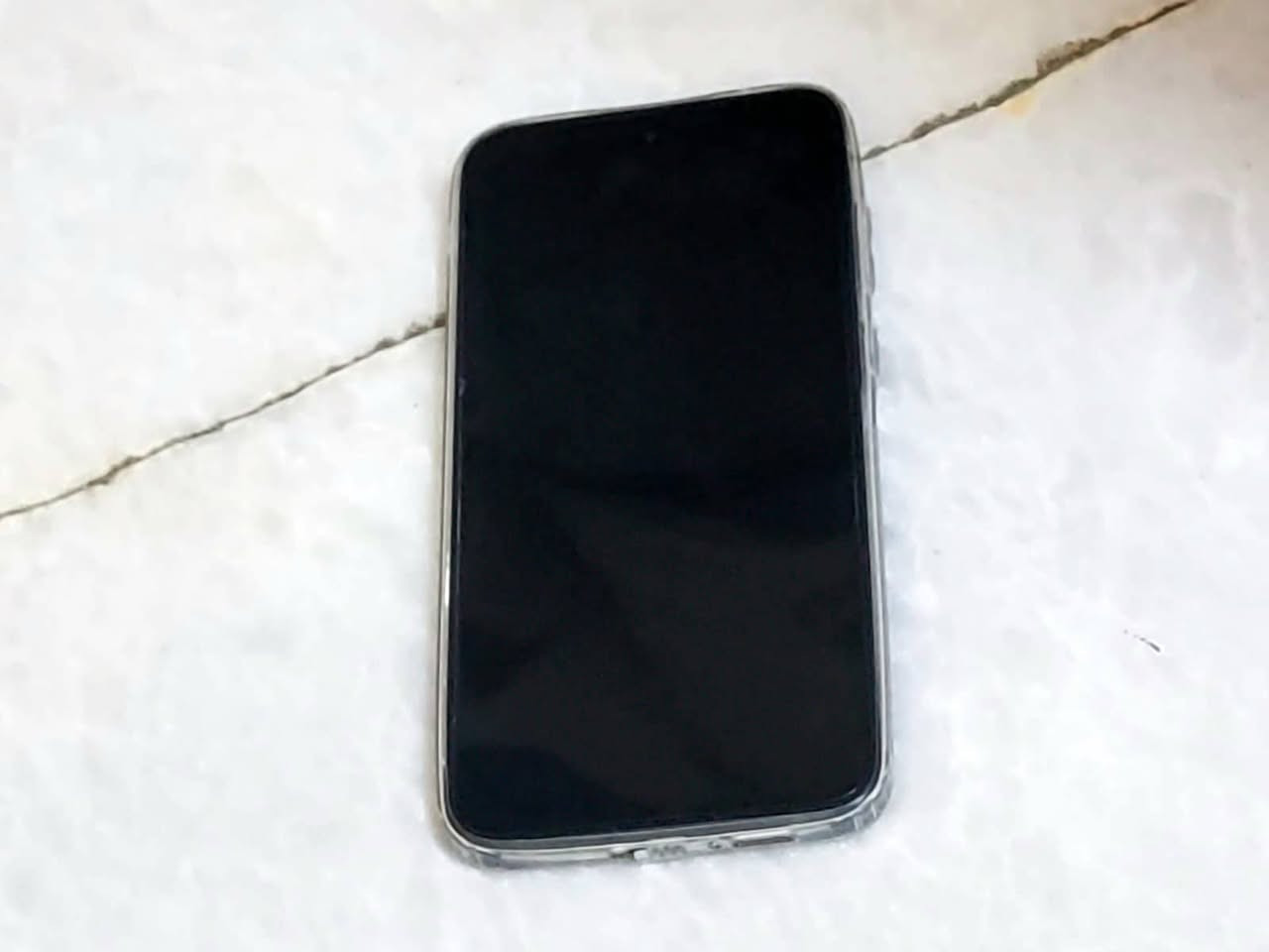 للبيع سامسونج Galaxy A55 5G الأصلي – نظيف كلش واستعمال قليل شرط الفحص

📱 ذاكرة تخزين أصلية ضخمة 256 جيجابايت: تخزن ألاف الصور والفيديوهات والملفات براحة بدون ما تحتاج تمسح شي.

⚡ رام قوي 8 جيجابايت: لتشغيل عشرات التطبيقات بنفس الوقت والتنقل بينها بسلاسة وبدون أي ثقل.

🚀 معالج إكسينوس جبار وسريع كلش: أداء قوي وسلس بالألعاب والتصفح بدون تعليق.

📡 شبكة وسرعة اتصال نت 5G صاروخية: اتصال قوي وسريع كلش ومستقر. 

🔋 بطارية ضخمة 5000 ملي أمبير: تطول وياك يوم كامل استخدام وثبات عالي.

📸 كاميرا أساسية احترافية 50 ميجابكسل: تصوير صور بدقة ووضوح وتفاصيل قوية.

🎥 تصوير فيديو بدقة 4K فائقة الوضوح: تصوير محترفين بألوان تجنن.

🤳 كاميرا سيلفي دقة 32 ميجابكسل وتصوير فيديو 4K: لقطات ومكالمات فيديو صافية كلش.

📶 شريحتين اتصال (Dual SIM): تشغل خطين بنفس الوقت وتغطية اتصال ثابته.
🖥️ شاشته جديده: ممتازة وسريعة باللمس، مع إطار أزرق جديد للحماية.

🎁 الملحقات: ويا كفر شفاف لحماية الجهاز.
💰 السعر: 350 ألف دينار عراقي وبي مجال بسيط للشراي الجاد.
📍 المكان: بغداد
📞 للتواصل: خاص أو واتساب على الرقم: ***********
🚚 متوفر توصيل لكل محافظات العراق

