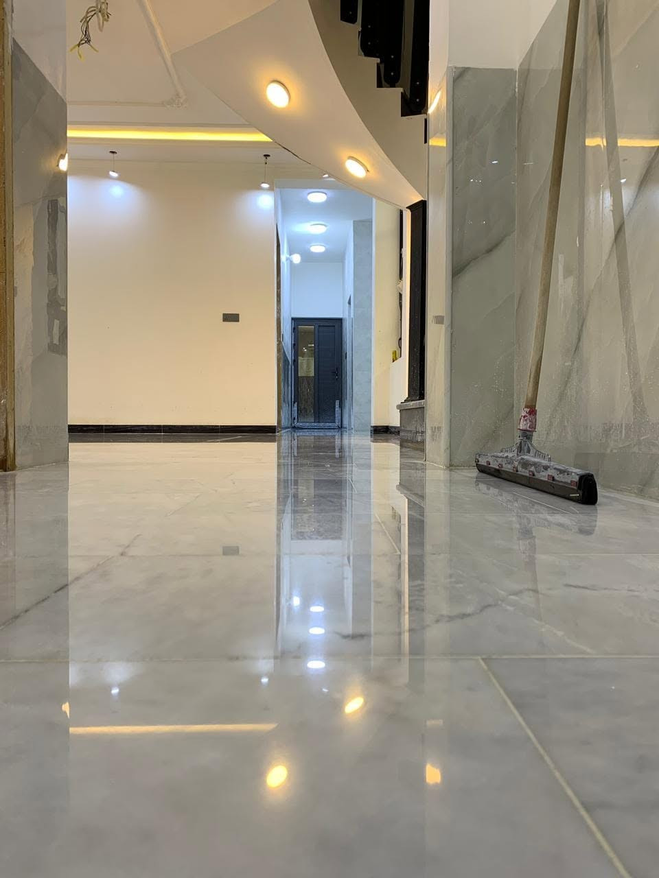 للجلي الموقعي بأحدث المواد الايطاليه والسوريه لكافه انواع المرمر الطبيعي والكاشي والصب الموقعي تنظيف وتلميع الكرانيت والبورسلين والسيراميك معالج الكاشي القديم والتشققات الموجوده في المرمر عملنا في جميع مناطق بغداد نعمل وفق النموذج للأستفسار الاتصال على *********** يتوفر واتساب
