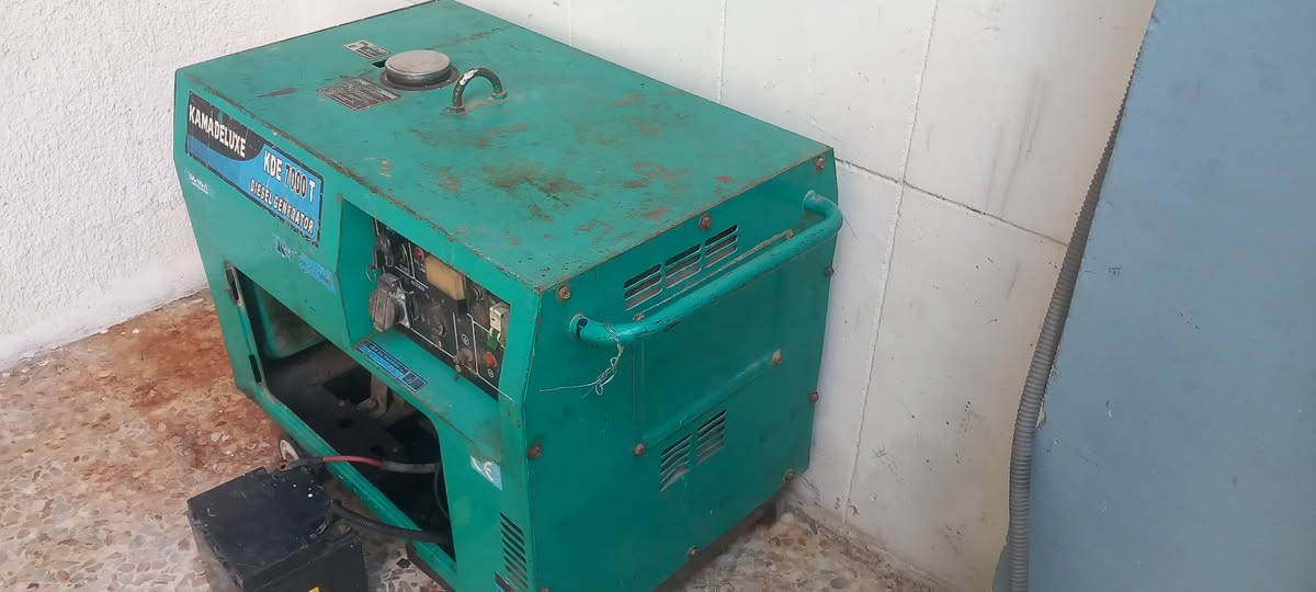 السلام عليكم
مولد كامة ٢٠ A
محرك نظيف كاز ستندر لاصرف ولاتبخير راس توليد ستند كاتم على الفحص بطارية مع كارت جديد مرات يقطع توليد 
يولد بالتحفيز بأقل شحنة بسبب عدم استعمالها لمدة طويلة متواجد *********** بغداد العبيدي 
السعر ٤٠٠ الف
