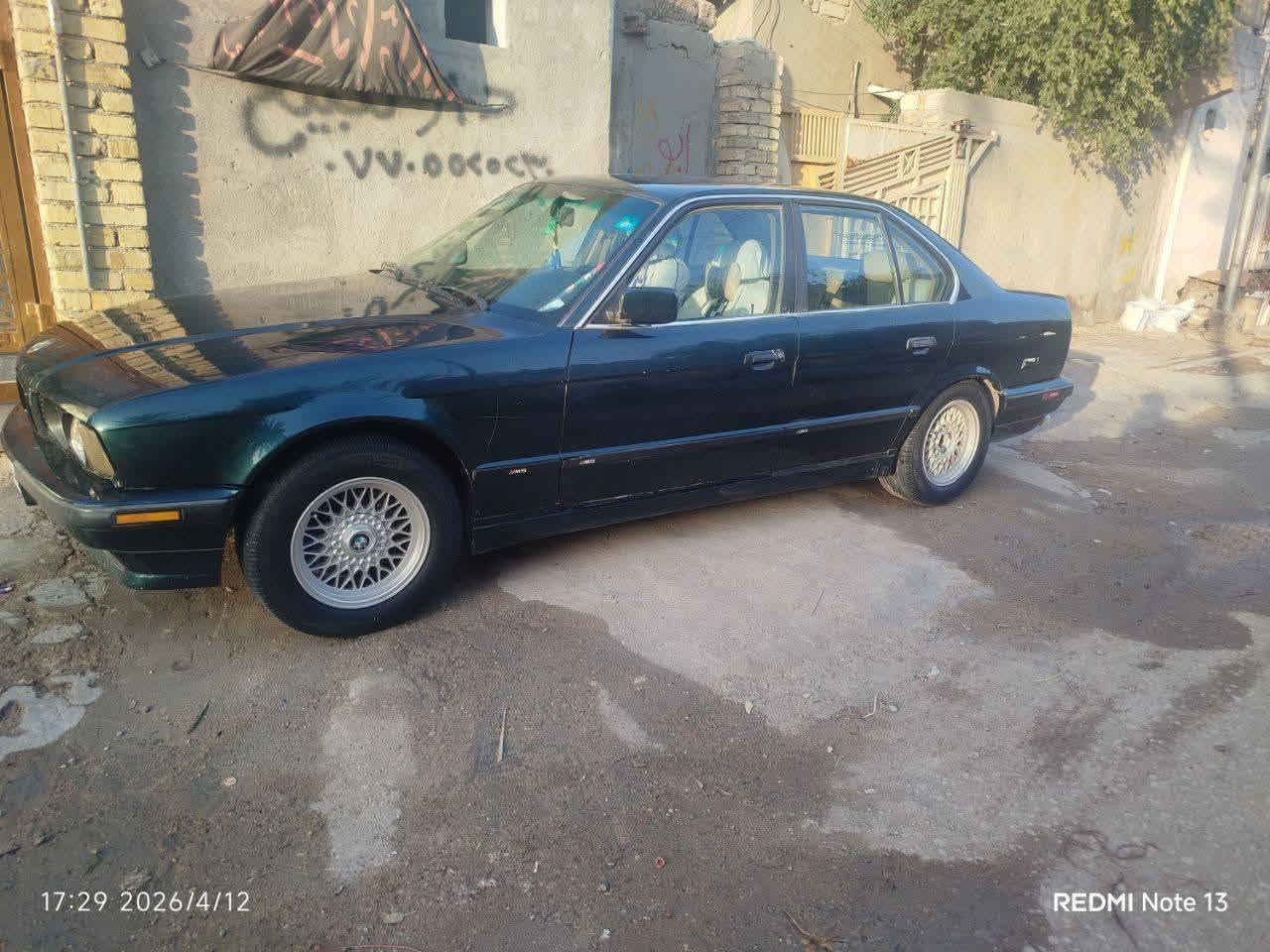 السلام عليكم BMW 525i بجم عريض للبيع سيارة ونضيفه رايدها ب50 ورقه وبيها مجال قليل للاستفسار اكثرهذا رقمي ***********
