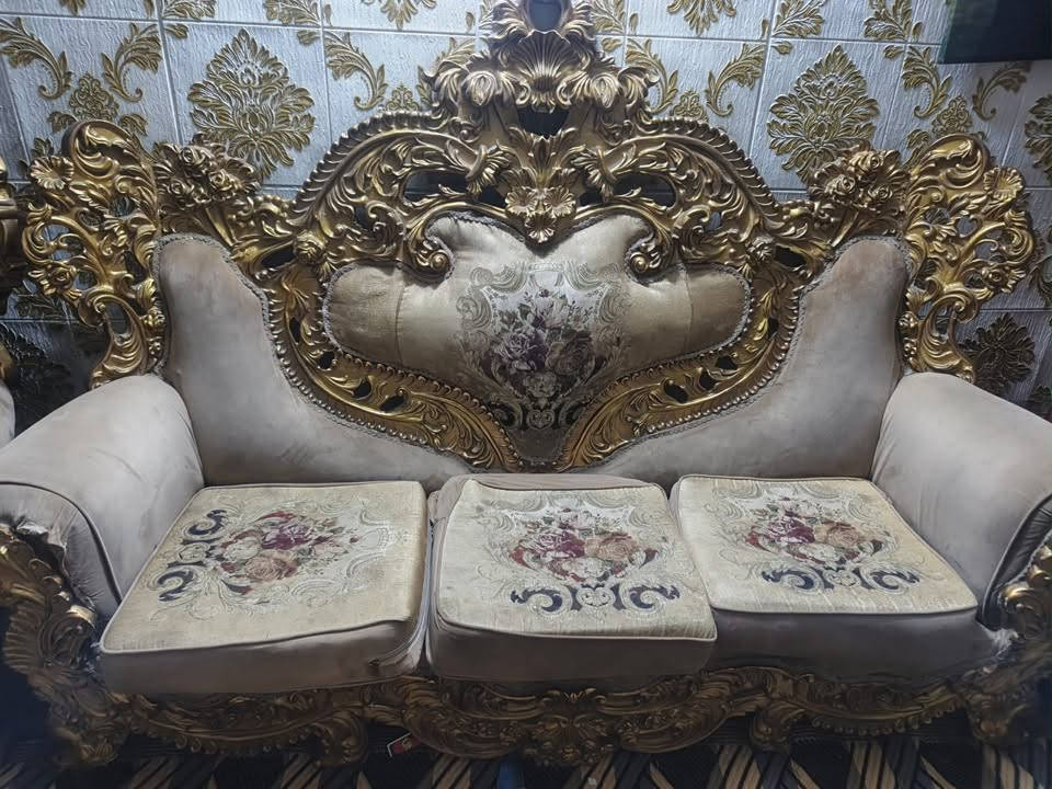 السلام عليكم عندي هذا تخم 10 مقاعد  للبيع اي ضرر مابي ولا كسر وصوره ما واضحه  مكاني بغداد مدينه الصدر الشراي يتصل واتس ع هذا الرقم ***********
