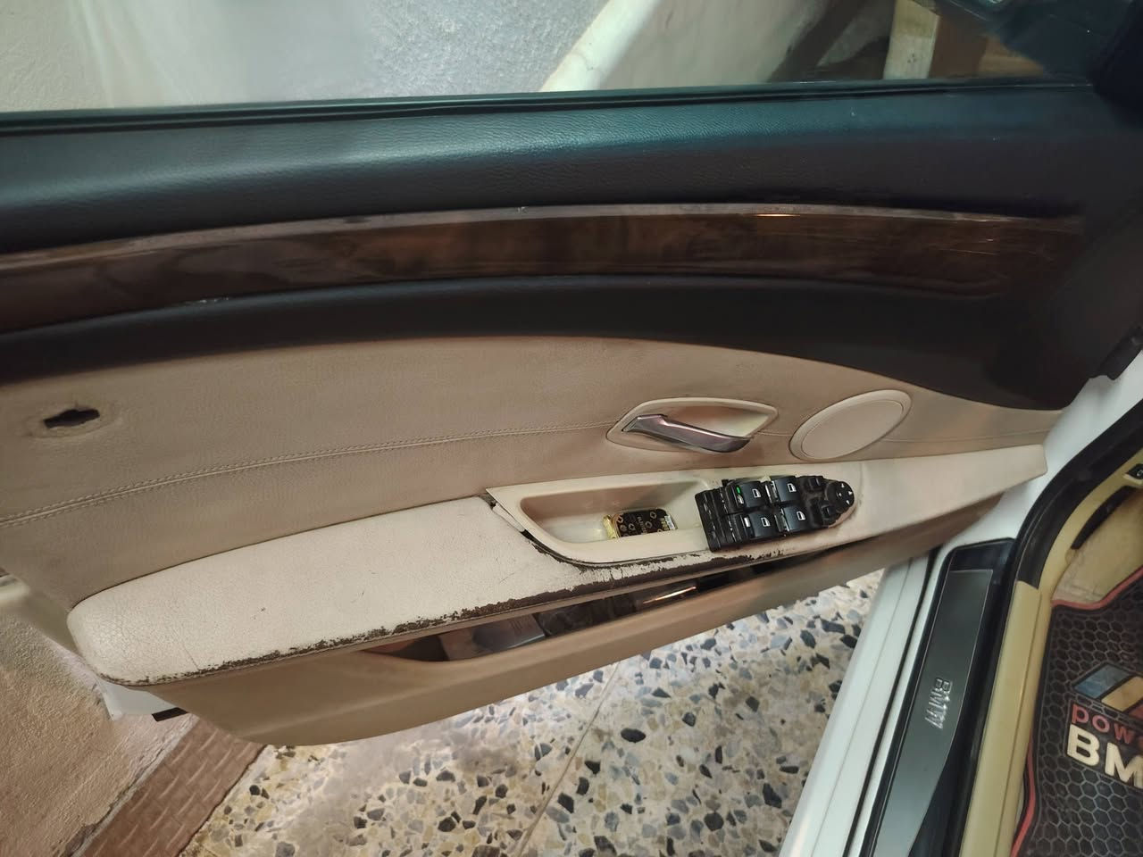 السلام عليكم
ميماتي e60 2008 n52 b30
سيارة موديل ٢٠٠٨ رقم بغداد بأسم اخوية تجي تتفق وياه وتتكاتب وياه
 نوزل قصير محرك حجم ٣٠ محرك وكير كوبرا وتبريد خير من الله كل خلل مابيه فيتبم مبدل جديد تخم تاير جديد صدر جديد ٥ بردات فتحة السيارة يرادلها تخم بطاين وزوج كشنات امامية الي بيها موحلوات وبيها كسر بالدعامية الامامية ومبينه بالصورة مكانها بغداد حي حطين يم نفق الشرطة الي تفيده يجي يشوفها قبل لا ينطي سعر
السعر ١٣٠
***********
