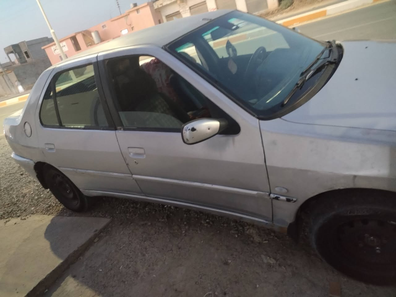 ‏السلام عليكم بيجو فرنسي ٣٠٦ موديل ٢٠٠٢ سياره تخم تاير جديد  سياره حره  السعر ٢٨وبيها مجال بسيط لل استفسار*********** ￼
