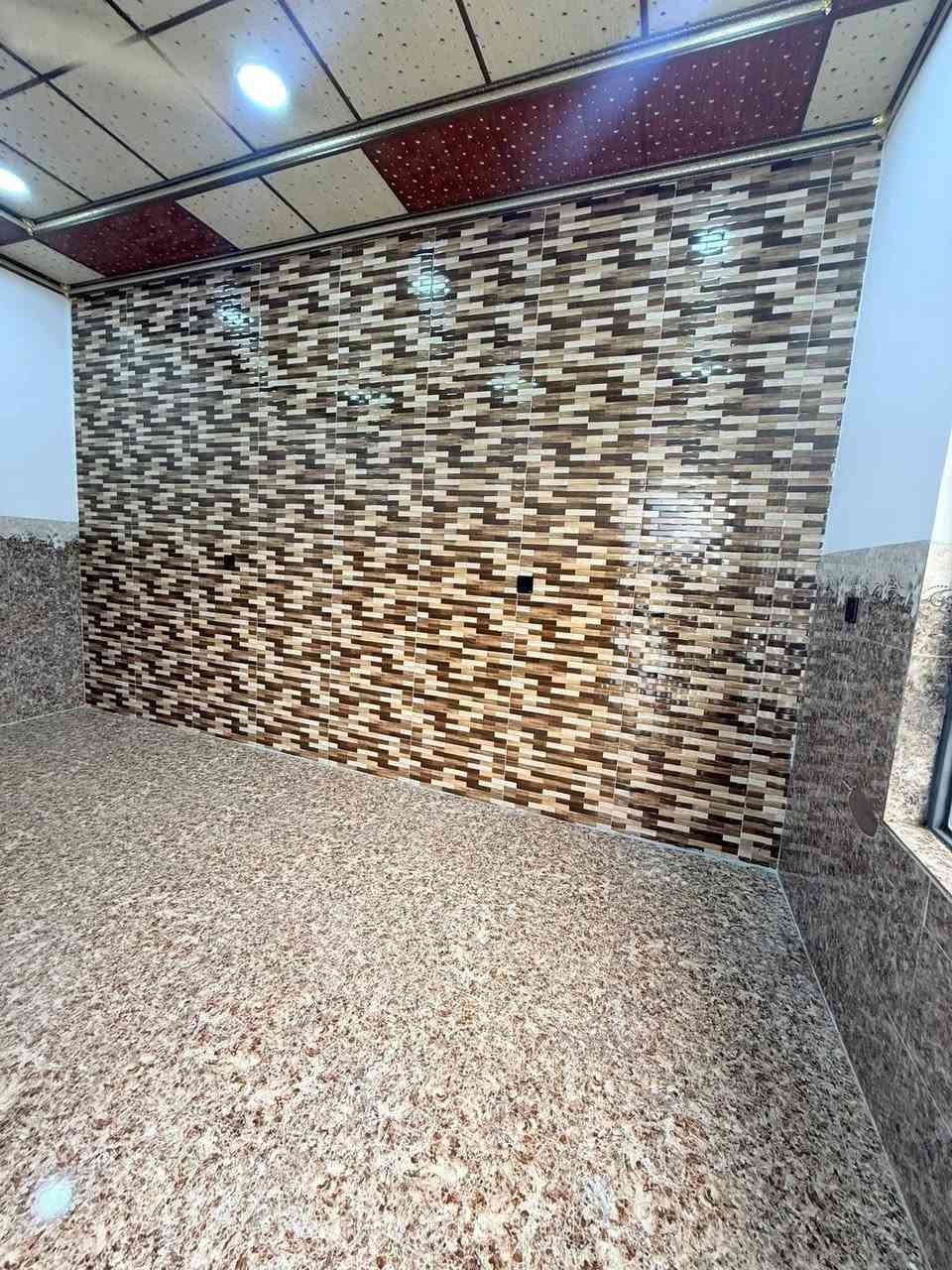 بيت 🏠 للبيع  مساحة 125 متر حي الانتصار شارع 60 مقابل المستوصف المربع الذهبي  بيت فول فول سند طابو الزهور يتكون من غرفتين وهول ومطبخ وصحيات  (السعر 80 وبي مجال) للاستفسار مكتب ابو صفوان العقار اتصل على الارقام التالية  
*********** واتساب✅                  ***********.   واتساب ✅

