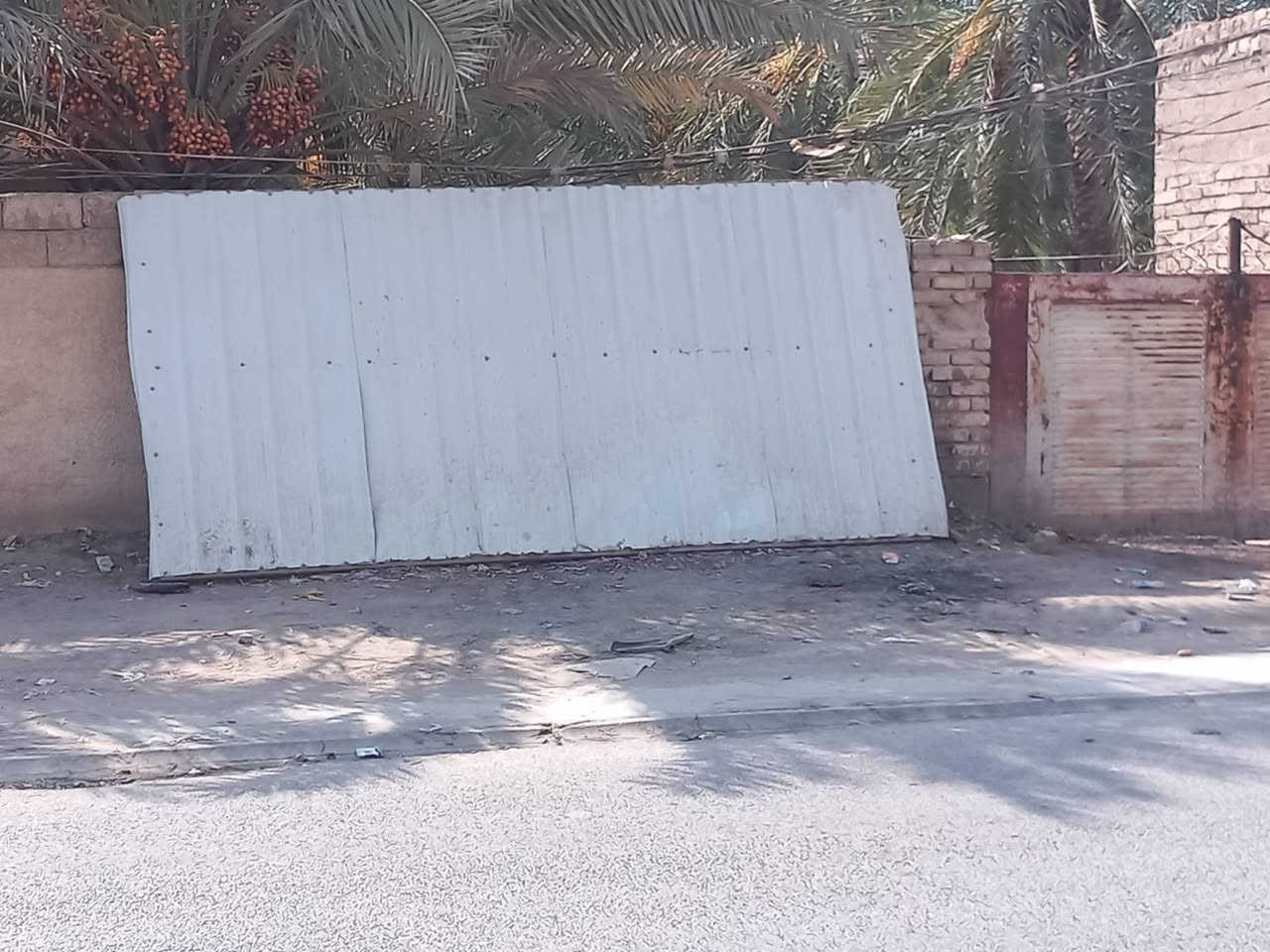 السلام عليكم اخوان سقيفه للبيع طول 4 متر و عرض 2 مترين للبيع نضيفه سعرها ب 100 الف رقم الهاتف*********** مكلف بل نشر
