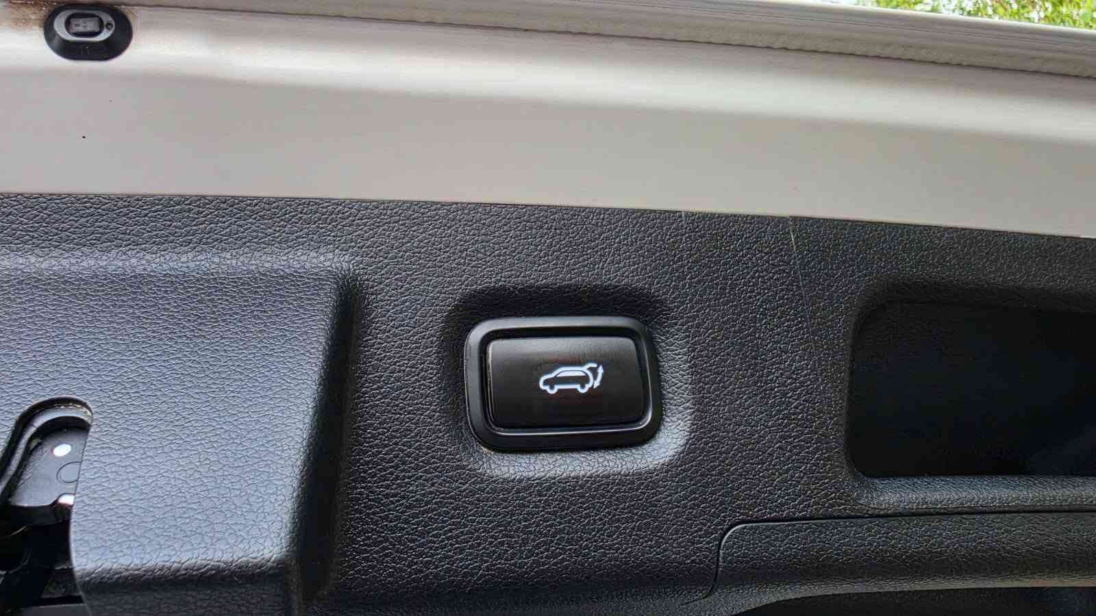 السعر 180 ورقه و بها مجال بسيط
🚘 هونداي سنتافي 2022 Black Edition
السيارة باسمنا وشرط التحويل، نظيفة ومواصفاتها حلوة
🔹 المواصفات:
✅ فور ويل 4WD
✅ فول بصمة
✅ تشغيل عن بُعد
✅ Auto Stop
✅ رادار أمامي وجانبي
✅ حساسات خلفية
✅ كشنات أمامية تدفئة
✅ كشن السائق كهربائي
✅ شاشة أعطال
✅ بردات خلفية
✅ صندوق كهربائي
✅ الكشنات الخلفية كهربائية
✅ مانع انزلاق
✅ نظام تحديد المسار
❌ ما بيها بانوراما
❌ الكشنات مو جلد 
ملاحظه السياره ايرباكات سليمه و بشرط الفحص
قطعتين صبغ و صور الحادث بالمنشور
📍 الممشى:79 ألف كم فقط  وقابل للزيادة— كم وليس ميل
📍 الموقع: بغداد
📞 للاستفسار والتواصل:
*********** بغداد, العراق
