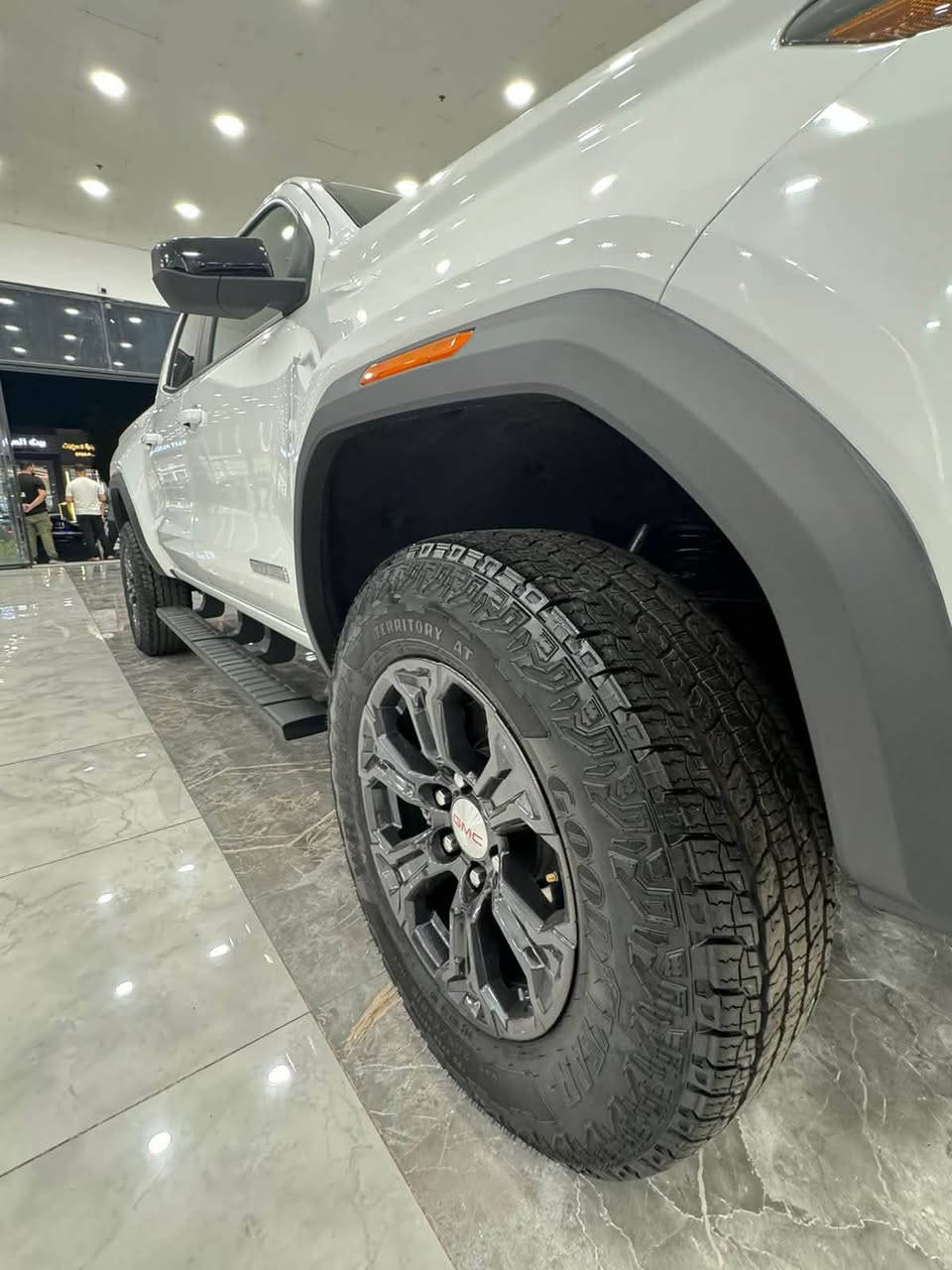 GMC Canyon 2023 وارد امريكي
السيارة ماشية 33الف 
قطعتين حادث جدا بسيط  
نفسهه مصلحه
* محرك 2.7L Turbo
* قوة 310 حصان
* قير أوتوماتيك
* مصابيح أمامية LED
* Apple CarPlay + Android Auto لاسلكي
* Bluetooth وUSB
* كاميرا خلفية
* مثبت سرعة
* تشغيل ودخول بدون مفتاح
* تحكم بالمقود
* فرامل ABS
* مانع انزلاق وثبات إلكتروني
* تحذير تصادم أمامي
* فرملة طوارئ أوتوماتيكية
* تحذير مغادرة المسار + مساعد البقاء بالمسار
* تحكم بالسحب
* السعر 265 وبيهه مجال
رقم التواصل : ***********
