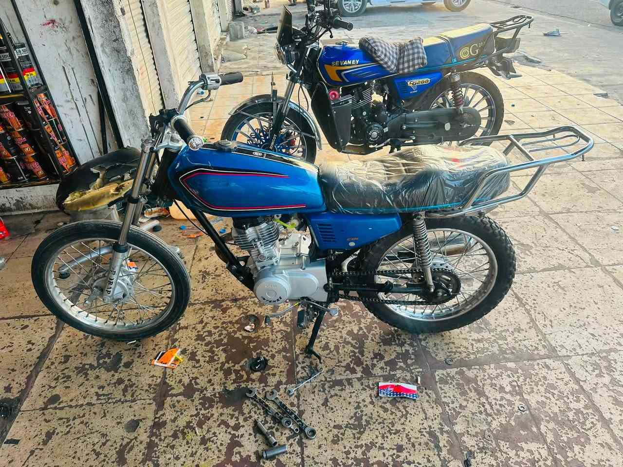 سلام عليكم
دراجه حربي تعمير جديد 
منفيس 
390 وبيه شويه مجال 
  ***********
