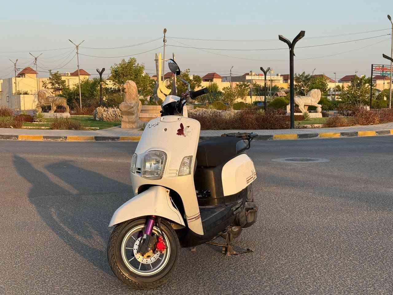 السلام عليكم ماكس بوليسي للبيع فقط الدراجه مكفوله من كلشي كفرات بلادي ما مفتوح منها برغي واحد  دبل اصلي شرط تايرات جديده  الدراجه شلعه ومعدل حلو
كهربائياتها كلها شغاله للعلم التزويد هاذا فقط خارجي والله شاهد الويلات والتزويدات كلها من بره العراق من نزلت الدراجه من الحاويه هيه هيج. السعر 950 وبي مجال قليل للشراي  التواصل خاص او ع هاذا الرقم ***********
