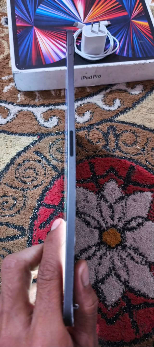 ايباد برو ١٢,٩ • M1 • ١٢٨