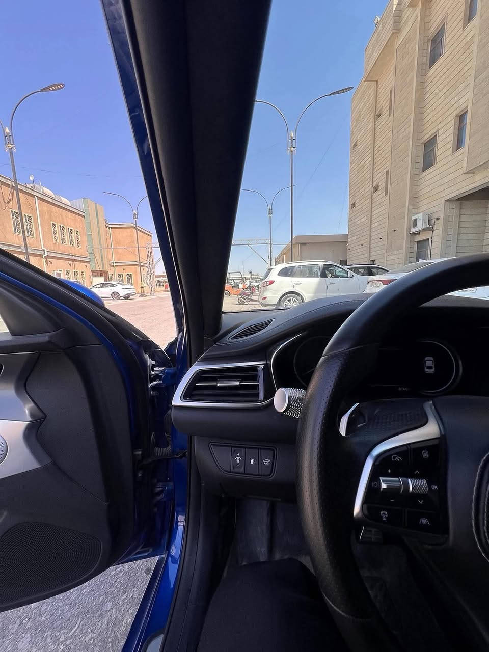 للبيع
💙🔥 للبيع | Genesis G70 Sport 2025 🔥💙

مو كل سيارة رياضية تكون فخمة… ومو كل سيارة فخمة يكون بيها هذا الأداء.
لكن الـ Genesis G70 Sport جمعت الاثنين. 👌

🏁 GENESIS G70 3.3T SPORT AWD
✨ موديل 2025 | 6 سلندر Twin Turbo | دفع رباعي

━━━━━━━━━━━━━━

⚡ المحرك والأداء
• 3.3L V6 Twin Turbo
• 6 سلندر
• دفع رباعي AWD
• ناقل حركة أوتوماتيك 8 سرعات
• وضعيات قيادة متعددة
• نظام تعليق رياضي
• مكابح Brembo الرياضية
• جنوط Sport أصلية

━━━━━━━━━━━━━━

👑 الفخامة والداخلية
• جلد فاخر بتصميم رياضي
• مقاعد أمامية كهربائية
• ذاكرة مقعد السائق
• تدفئة وتبريد المقاعد
• فتحة سقف بانوراما ☀️
• مقود رياضي متعدد الوظائف
• عدادات رقمية
• شاشة وسطية كبيرة
• Apple CarPlay & Android Auto
• شحن لاسلكي 📱
• تحكم إلكتروني بالمناخ
• نظام صوت Lexicon 🔊

━━━━━━━━━━━━━━

🛡️ الأمان والذكاء
• كاميرات محيطية 360°
• حساسات أمامية وخلفية
• مثبت سرعة متكيف
• مراقبة النقطة العمياء
• تحذير الاصطدام الأمامي
• فرملة طوارئ أوتوماتيكية
• تحذير مغادرة المسار
• مساعد البقاء داخل المسار
• أنظمة ثبات وتحكم متقدمة

━━━━━━━━━━━━━━

✨ الخارجية
💙 لون أزرق مميز
💡 إضاءة LED
🏁 تصميم Sport
🛞 جنوط رياضية
🪞 مرايات كهربائية
🔑 دخول وتشغيل بدون مفتاح
🚘 خطوط وتصميم رياضي يعطي السيارة حضور قوي جداً

━━━━━━━━━━━━━━

📋 بيانات السيارة

الموديل: 2025
الفئة: G70 3.3T Sport Advanced
المحرك: 3.3L V6 Twin Turbo
الدفع: AWD
الهيكل: Sedan 4 Door
اللون: أزرق 💙

💰 السعر: 262 قابل للتفاوض 
📍 الموقع: كربلاء 
📞 للاستفسار:*********** 

السيارة متاحة للمعاينة والفحص للجادين. 

🔥 Genesis G70 Sport
أناقة سيدان… بروح سيارة رياضية.

#GenesisG70 #G70Sport #Genesis #G70 #2025 #3T #V6 #TwinTurbo #AWD #سيارات_العراق #سيارات_للبيع #سيارات_فخمة

