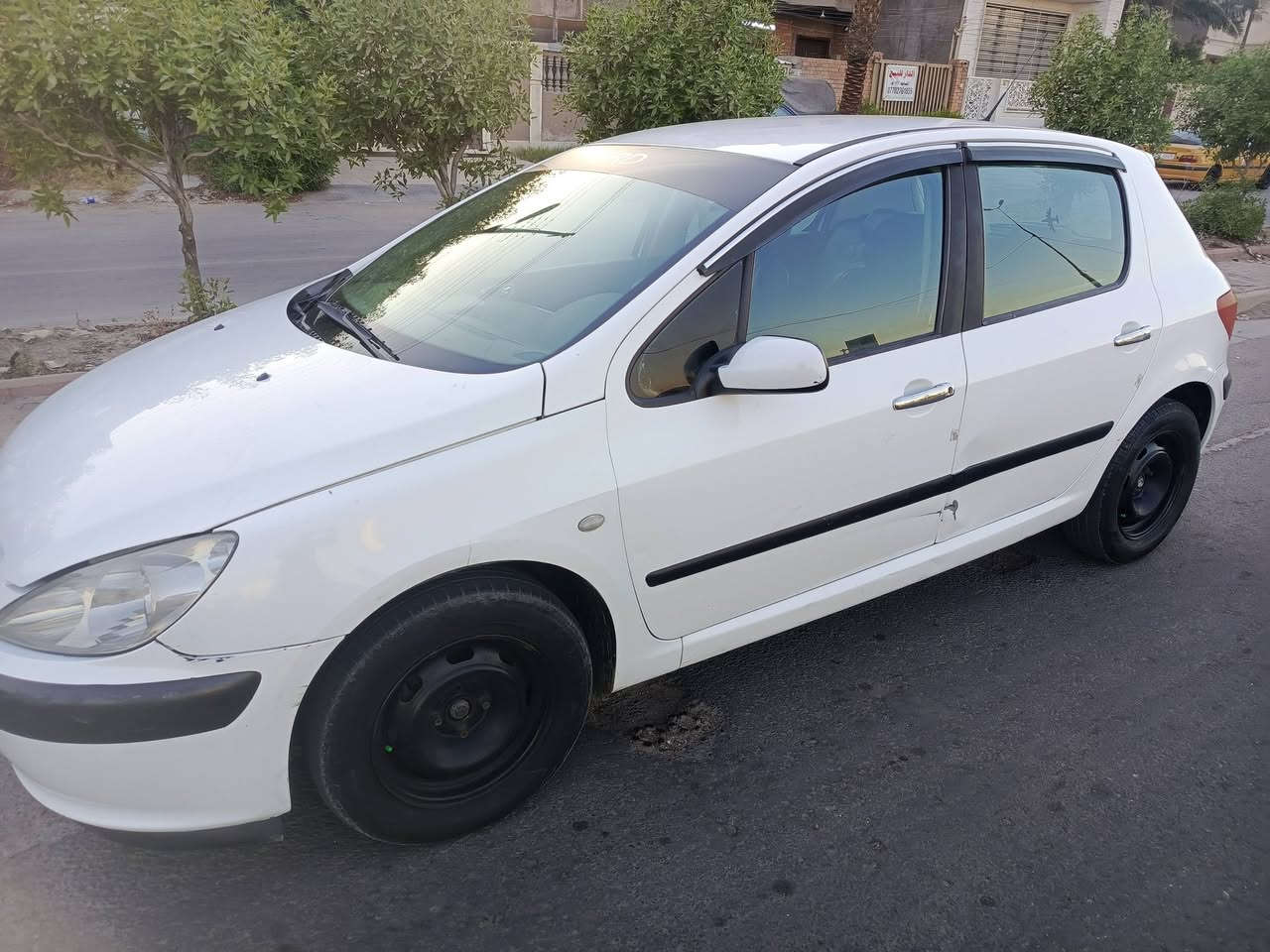 سلام عليكم
بيجو 307 فرنسي 
موديل 2005
محرك 1600
تبريد شغال صدر جديد 
بسمي السياره مكانها بغداد الكماليه
السعر 50 وبيها مجال  
***********
