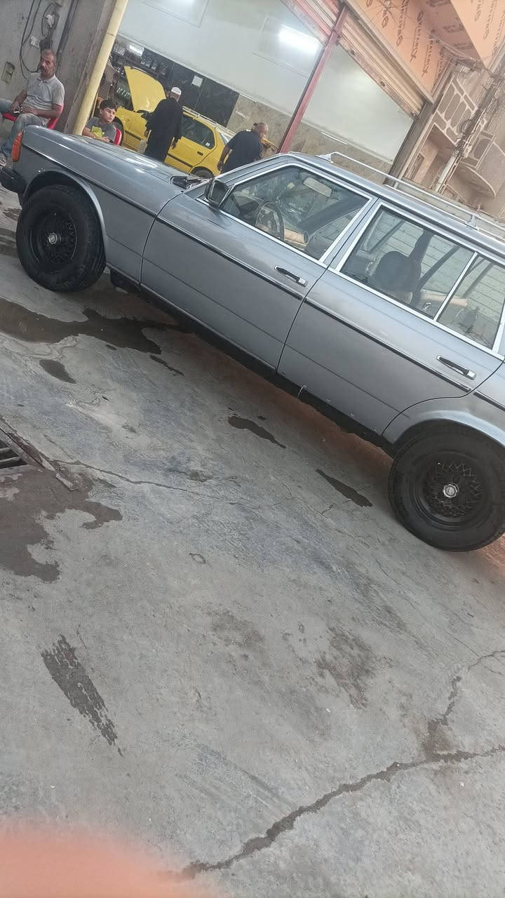 مارسدس ابو جحيل ( ستيشن ) موديل 84 سياره حلوه وجهازه نقص فقط تبريد كير ومكينه بطه 3000 سياره رقم نكليزي تحويل مباشر السعر 43وبيه مجال ***********
