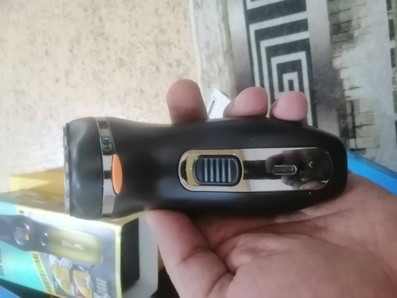 مكاينه حلاقه للبيع استخدام اقل من الأسبوع ***********
