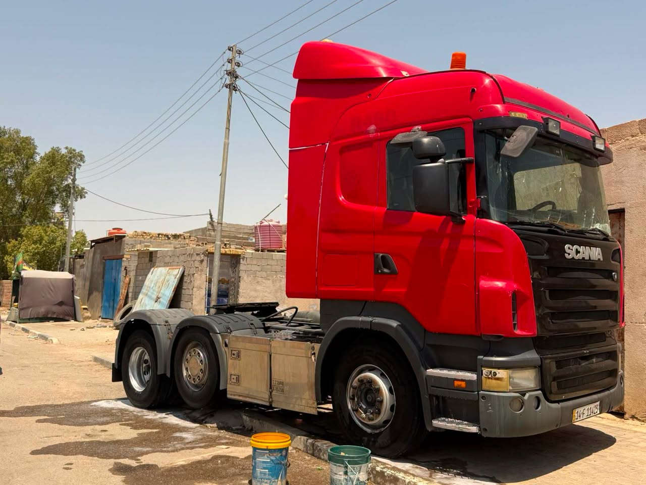 للبيع سكانيا سنكل بلادي مكينه انجكتر V8 حجم R500 تخم تاير كير عادي 3×3 جاهزه للعمل العنوان البصره  للاتصال ***********
