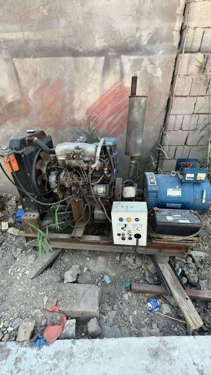 للبيع مولده أزوزه محرك كلش نضيف راس توليد 30kv السعر 14 ورقه رقم المبايل ***********
