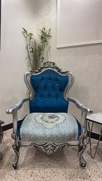 طخم ٨مقاعد قنفتين كبيره و٢كرسي وطبله ب٧٥٠مكاني بغداد  منصور البيجيه ٠٧...