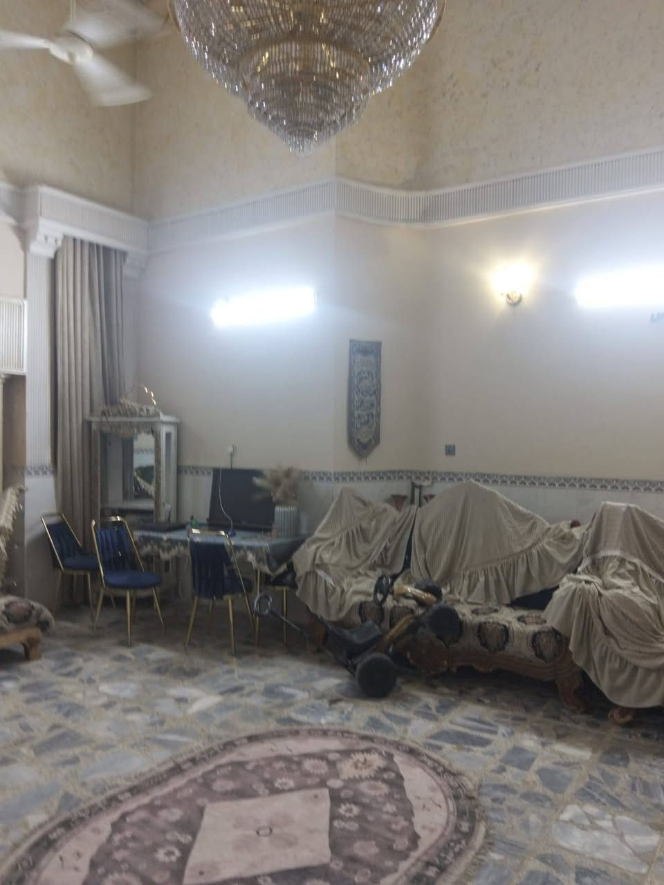 🏡 عقار كلاسيك مسلح للبيع – موقع مميز
📍 الموقع: الطالبيه – محلة 323
📐 المساحة: 227 م²
📏 الواجهة: 8 م
📏 العمق: 30 م
🏢 البناء: طابقان
🛏️ عدد غرف النوم: 4
🛣️ عرض الشارع: 20 م
🚶 الرصيف: 5 م

✨ عقار كلاسيك، مسلح ونظيف، يتميز بموقع ممتاز ومناسب للسكن والاستثمار.

📞 للاستفسار ومزيد من التفاصيل:
يرجى مراجعة مكتب الأمان للعقار أو الاتصال على:
***********
