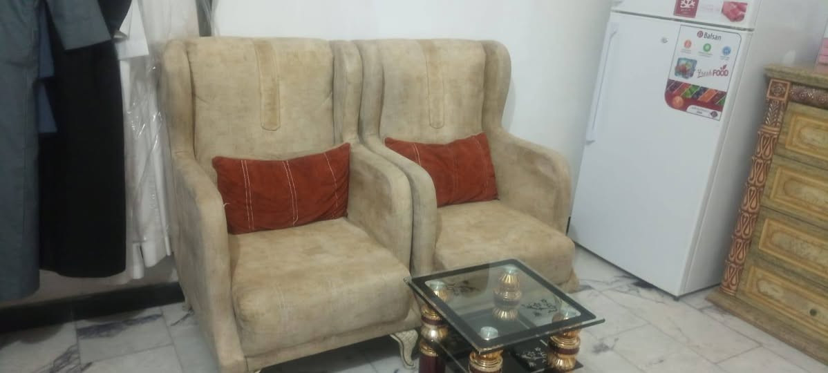 السلام عليكم متوفر تخم تكمه ينفتح ايصير جربيه وبي مخزن مكاني بغداد الشعب رقم المبايل *********** موجود واتساب السعر ٤٠٠ مستعجل على بيعته
