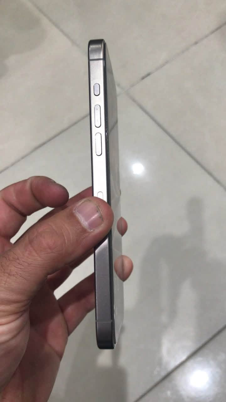 ١٥برو ماكس ذاكرة ٢٥٦ شرق اوسط  مثل مموضح بلفيديو  بي دوائر سود  ممأثرات على شاشة نهائيآ شاشة شغالة بصورة طبيعية كامرة الامامية واكفة وفيس ايدي واكف من ورة كامرة  جهاز كلة بلادي ممفتوح  بطارية ٨٥ عدد دورات ٥٩٣  جهاز كلش نضيف مبي اي مشاكل سم كارت واحد  مابي كارتونة فقط جهاز بدون شاحنة  مكاني بغداد الغزالية  سعر ٥٥٠ بي مجال قليل ***********
