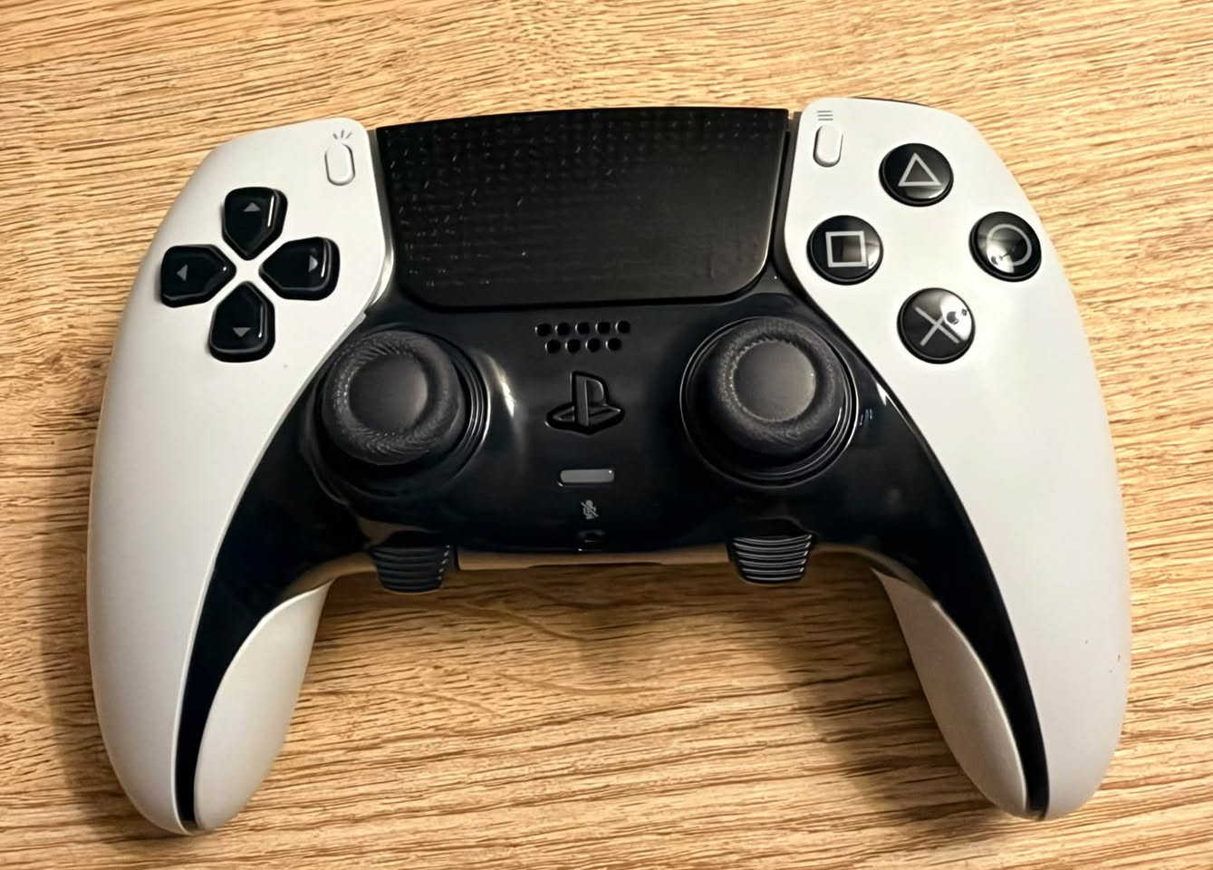 كنترولر playstation5 الاحترافية (dualsense edge) استخدم (شهرين) للبيع مع كامل ملحقات للاستفسار الاتصال على الرقم. ***********

