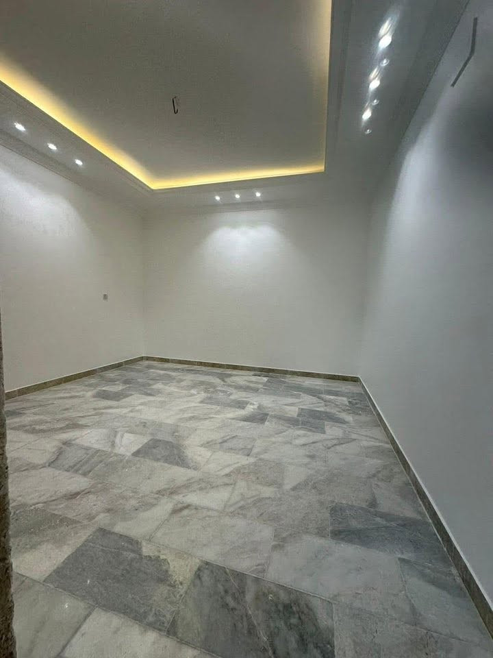 🏡دار حديث للبيع🏡
🔺 المساحة :٩٥م مميز
🔻الواجهة:٤.٧٥م. النزال:٢٠م 
🔹سنة البناء :٢٠٢٤
     🔶الطابق الارضي:     
       🔸️مدخلين 
       🔸استقبال
       🔸️صالة 
       🔸️مطبخ (حار + بارد)
       🔸️خدمات صحية 
       🔸️غرفة نوم كبيرة
       🔸منور جانبي  
 
🔶الطابق الاول:  
       🔸️عرفتين نوم كبيرة (سويت)       
       🔸صالة 
       🔸️خدمات صحية 

📌موقع الدار/ حي البنوك خلف شارع الميثاق
🔶شارع 15+ رصيف 
_____________________________________________
للاستفسار مراسلة الصفحة على الخاص 
او الاتصال على الارقام التالية:
☎️***********
📞متوفر واتساب+واتساب

او مراجعة⭕ مكتب الدار للوساطة العقارية⭕
📍 عنوان المكتب: حي البنوك بداية شارع الكنيسة من جهة الجسر

