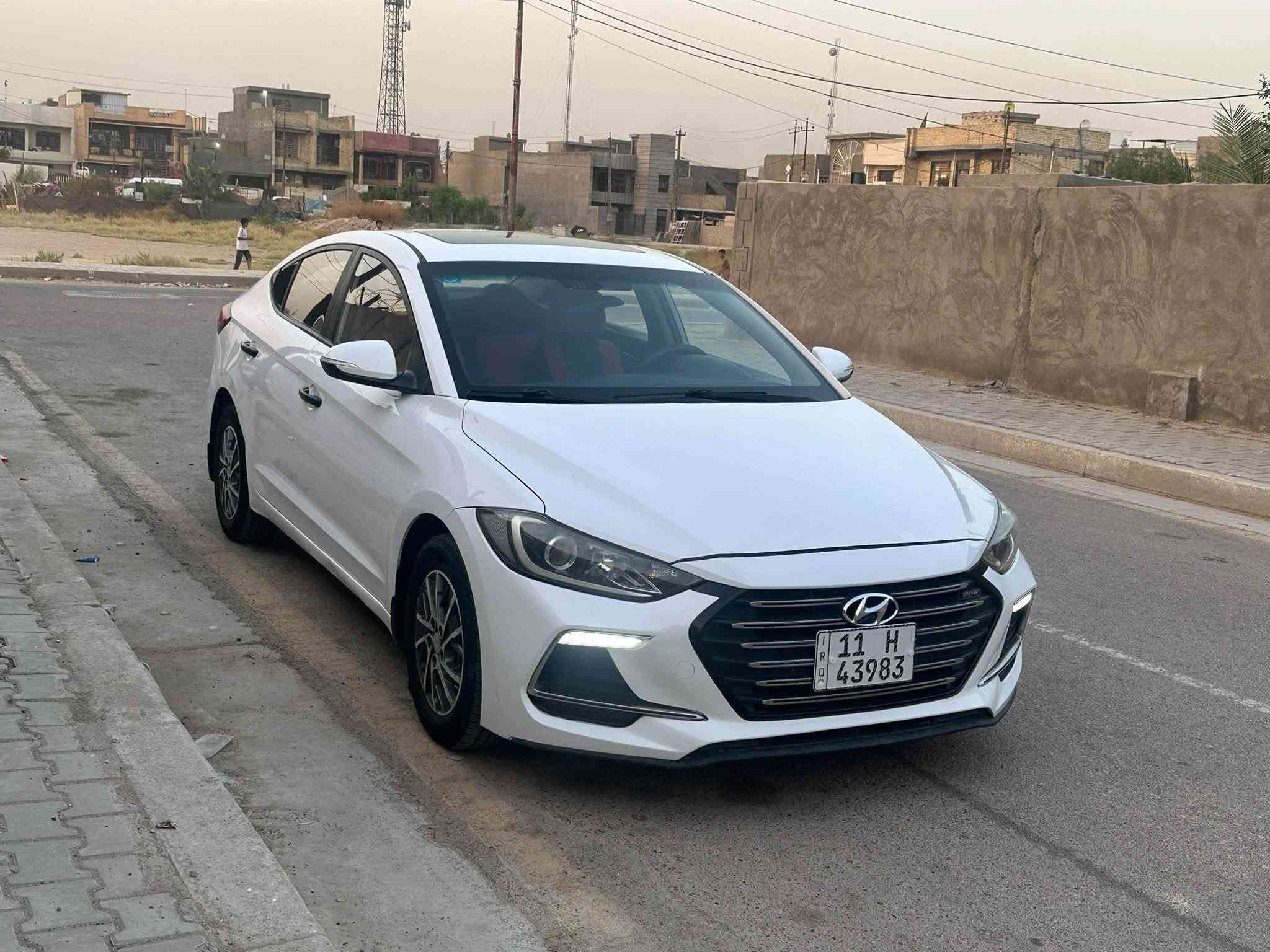 السلام عليكم ورحمة الله وبركاته
هونداي النترا خليجي موديل 18
رقم بغداد محرك 2000 مكفول بدون فتح
موصفات 
فتحة سقف 
مري شفط 
تبريد قطعتين 
حساس كامل 
شاشة كامره دوره

السياره بيها صبغ جاملغ خلفي 
وكصت البنيد ونص قبق الجنطه

مكاني بغداد المحمودية 
سعرها 127 مجال قليل 
***********
***********
