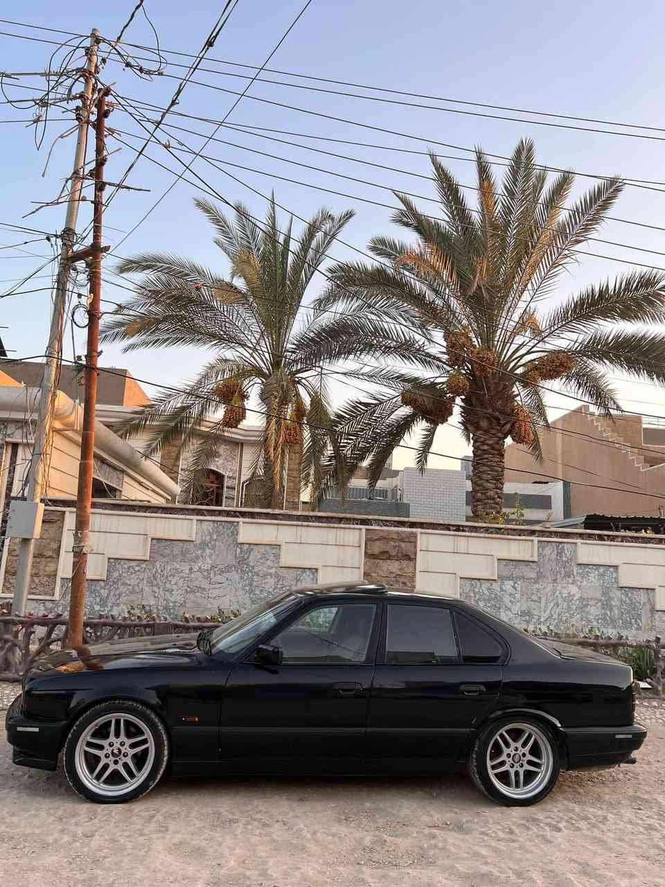 السلام عليكم 
 Bmw 525
موديل ٩١ اصل ٢٥ فتحه وبجم عريض كير اوتو مكينه جديده مال حاويه مسكر فانوس 
مكينه كير حداديه امامي خلفي تبريد كله كامل كهربائيات كامله
بجم دخاني بكلايتات دخاني دعاميه m  ويل ١٨ m جديد 
غرفه بيجي كهرباء جام ٤ كهرباء سنتر لك ريمونت 
Abs شغال 

رقم بغداد انكليزي مميز سنويه وهزه جديده وباسمي 

والسياره صبغته جديده وحتى شخوط مابيه وصوره ايضا جديده 
مكاني بابل الحله شارع الكورنيش 

***********
