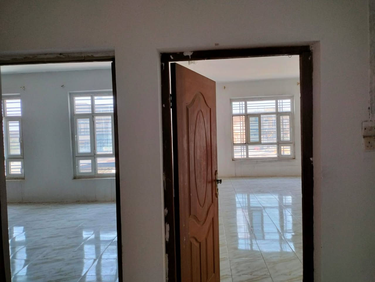 🏠✨ للإيجار – بيت 200م✨🏠 

بناء نظيف جدا 

الموقع / ام الخيل الثالثة نهاية شارع عشرين قرب مدرسة الاشعاع

📍 المواصفات:

البيت طابقين جدا نظيف

🛋️ استقبال 
🏢 صالة 
🛏️ غرف عدد 3
🚿 مجموعة صحيات متكاملة
🍽️ مطبخ حار وبارد 
🌤️ 
💼 كراج طارمة 

📞 للاستفسار: ***********
