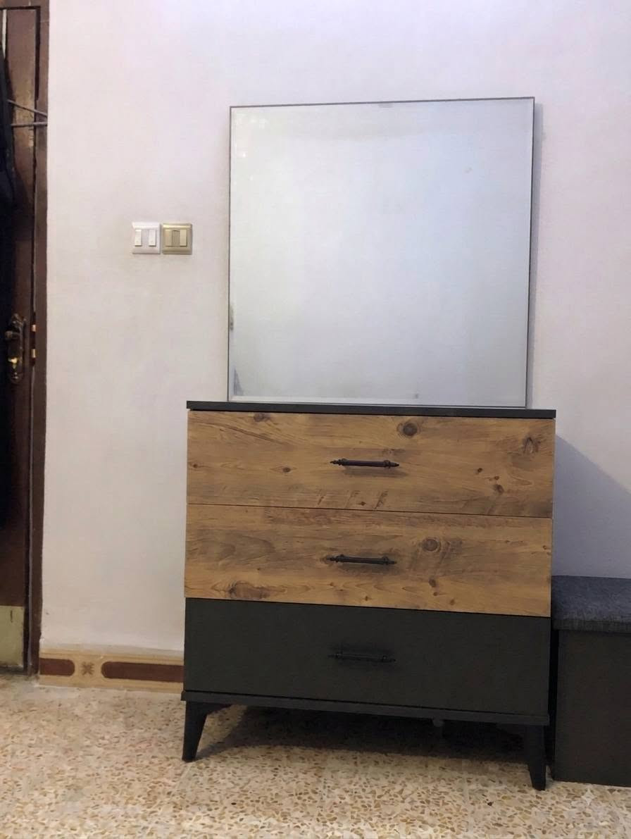 غرفة نوم للبيع للاستفسار اتصل على الرقم ***********
