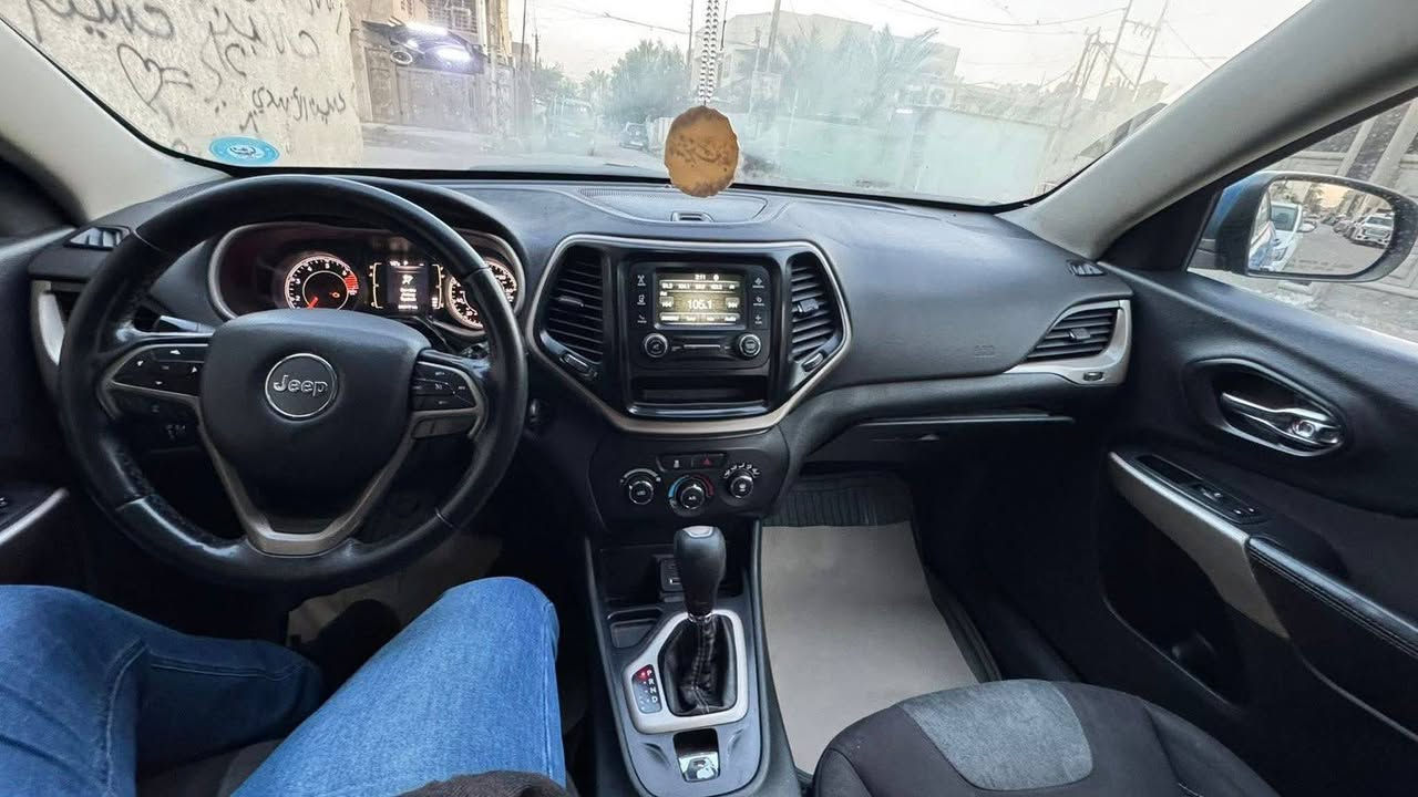 جيب شيروكي بزون محرك ٢٤٠٠ ٤ سلندر رايدها ٨٥
نقص كمبريسر التبريد + يدة ماسحات  فقط
سياره جاهزه رقم اربيل
***********
