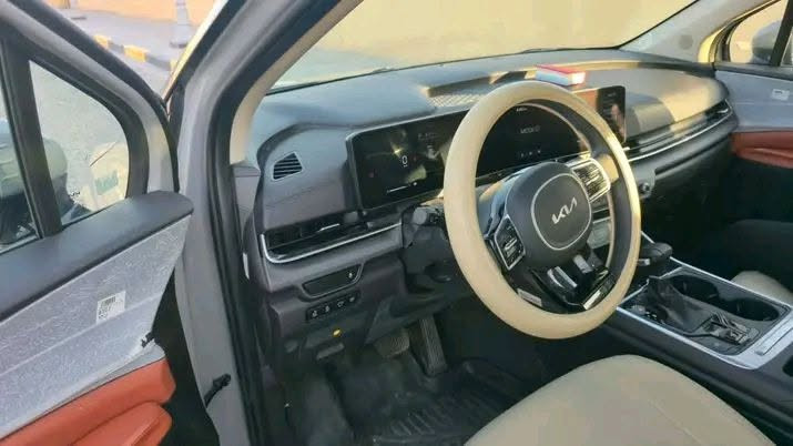 عرض للبيع
كيا كرنفال وكاله كيا
موديل  ٢٠٢٦
⬅️ ماشيه ٦٠٠٠الف
*** فول مواصفات كراسي vip تحكم كشنات امامي كهرباء تبريد كشنات شاشه كبيره محرك ٣٥٠٠ ثمان نمر ضمان وكاله كيا دبل فتحه وبيها هواي مواصفات
#السعر :385 وقابله للتفاوض مع المشتري 
⬅️ عنواني بصره منطقه السراجي 
⬅️ رقمي ***********
