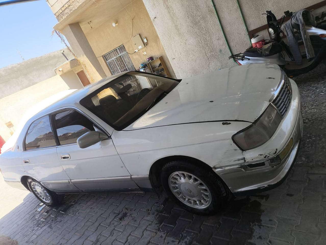 السلام عليكم احبتي الكرام 
سياره للبيع 
بطه منفصل 
رقم ميسان خصوصي 
السعر 38
العنوان البصره المطيحه قرب معمل الطحين 
متوفر واتساب ***********
