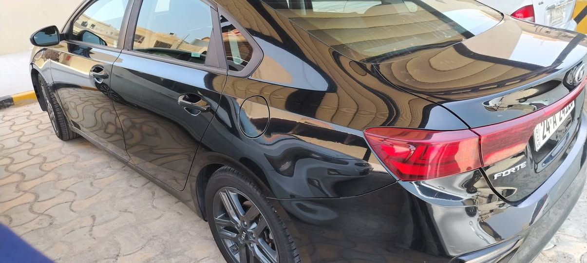 🔥KIA FORTE 2020  🔥 
🔴 السياره  تبديل جاملغ امامي وبابين  يم السائق وخلفه و صبغ شبر بال صندوق
 بدون ايرباك ✅
ثلاث وضعيات قيادة
كير توماتيك وعادي 7 نمرات
قيادة ذاتية 
توقف ذاتي 
رادارات أمامية
شاشة كبيرة 9 انج
ماشي 75 الف ميل
رقم دهوك 
مكان السيارة 📍موصل
السعر ١٢٨ 
للاستفسار :
***********
