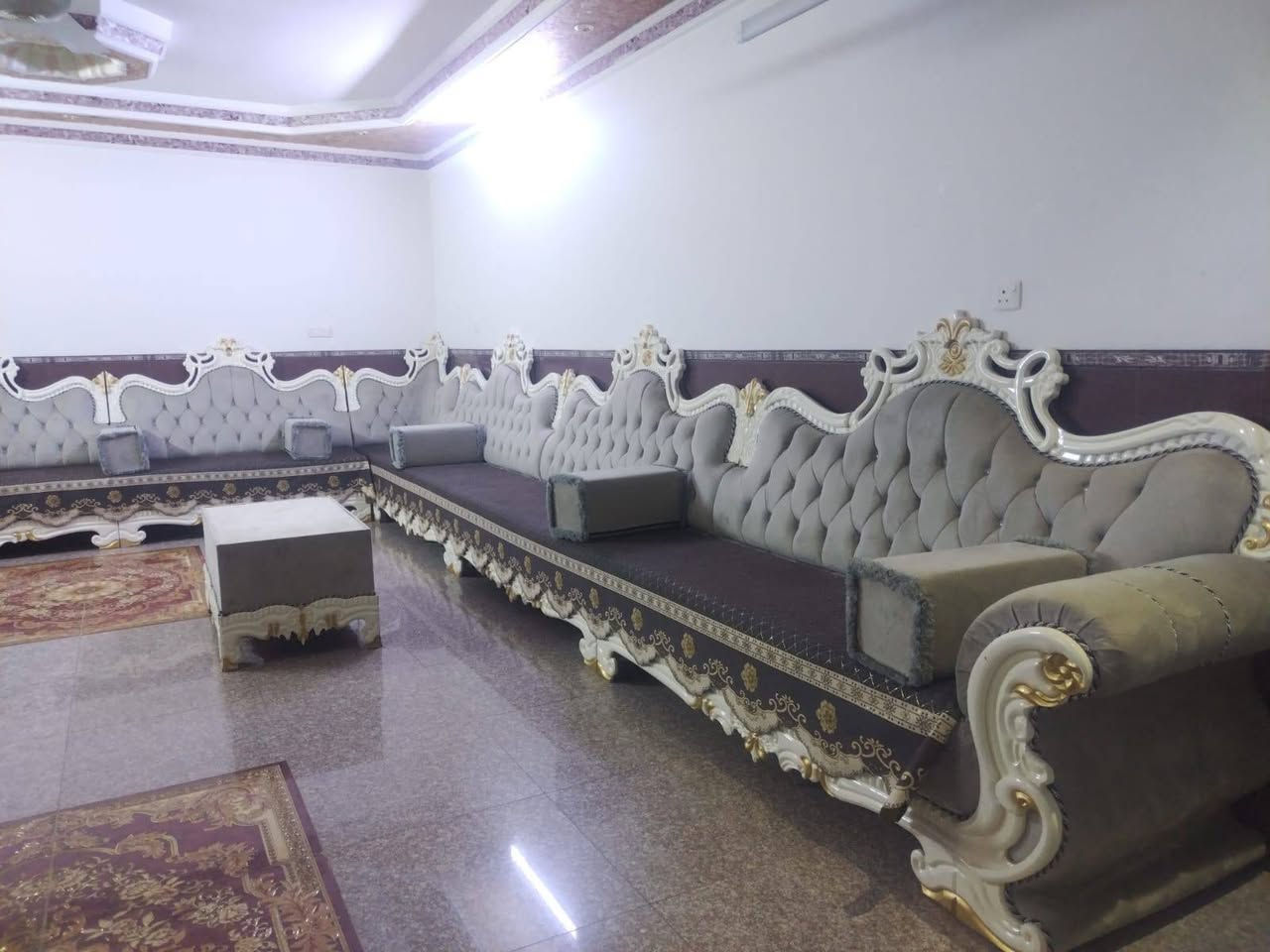 السلام عليكم ديوان ٨ متر نظيف اي عيب مابي  مستخدم شي قليل 
للاتصال ***********
واتساب ***********
